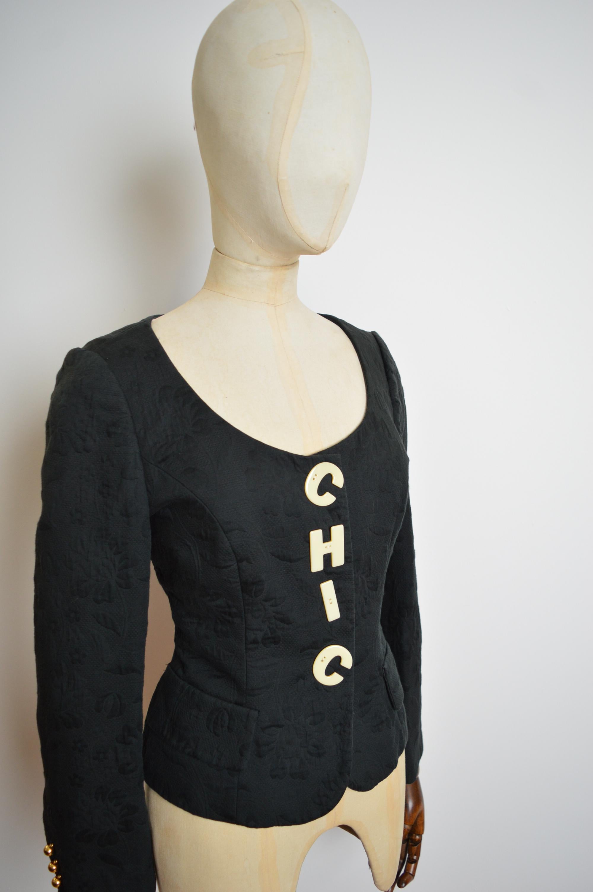 Moschino 1990s Cheap & Chic Novelty Black Cropped Boucle fitted Jacket For Sale 6