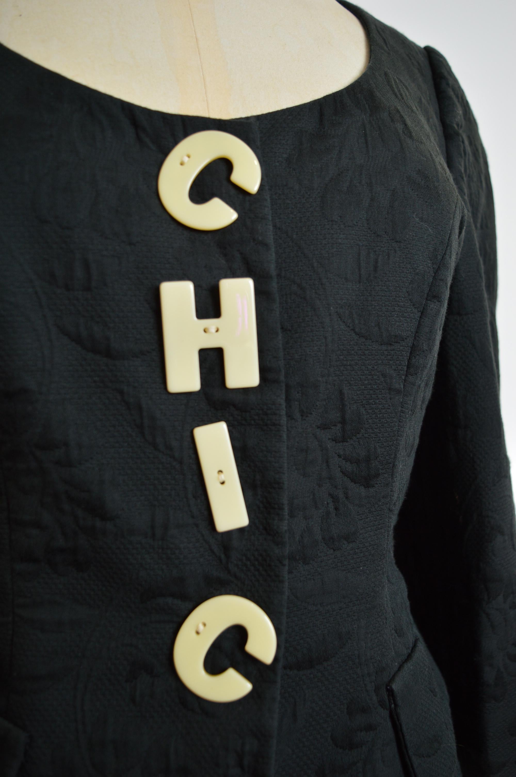 Moschino 1990s Cheap & Chic Novelty Black Cropped Boucle fitted Jacket For Sale 1