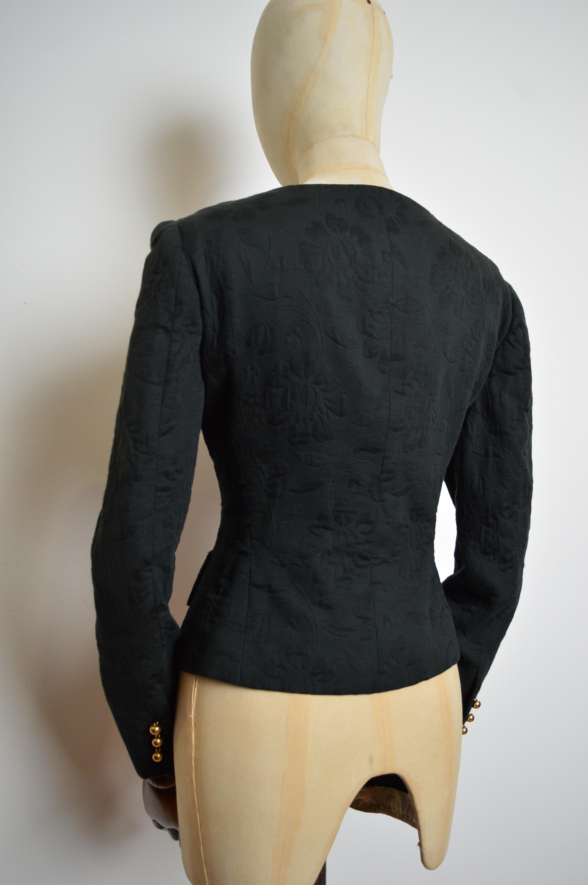 Moschino 1990s Cheap & Chic Novelty Black Cropped Boucle fitted Jacket For Sale 3