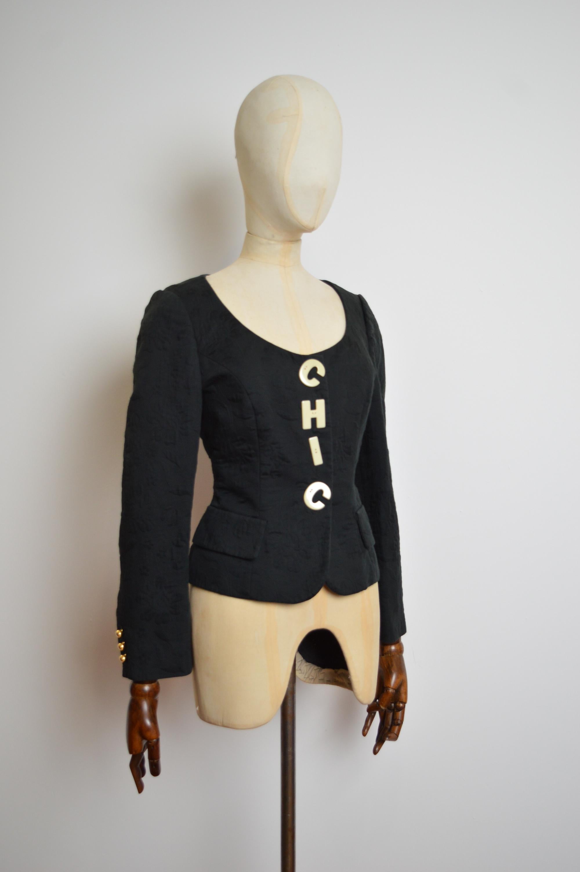 Moschino 1990s Cheap & Chic Novelty Black Cropped Boucle fitted Jacket For Sale 5