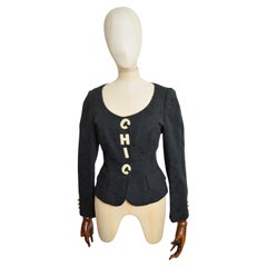 Moschino 1990s Cheap and Chic Giacca nera cropped in bouclè con vestibilità a portafoglio