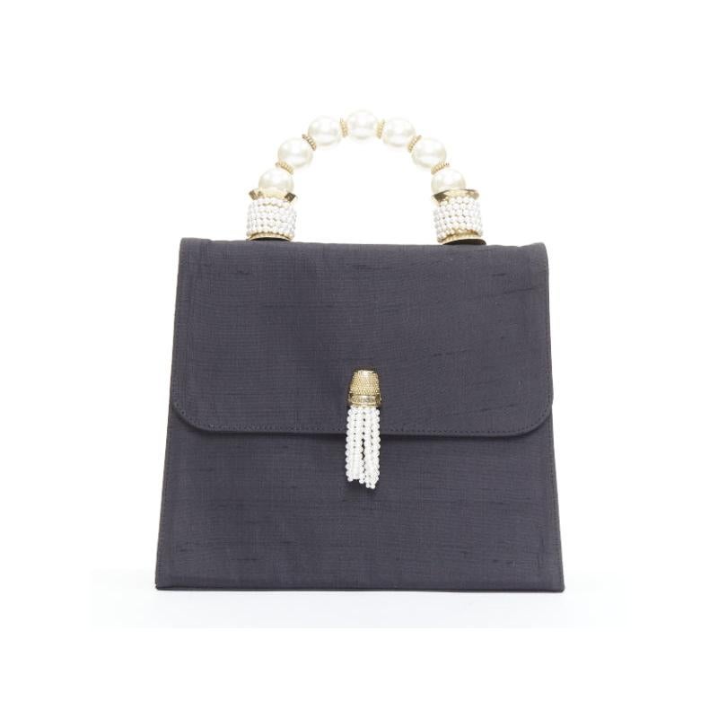 MOSCHINO 1990er Jahre Vintage Rohseide Perle Gold Griff Quaste Klappe oben Griff Tasche im Angebot