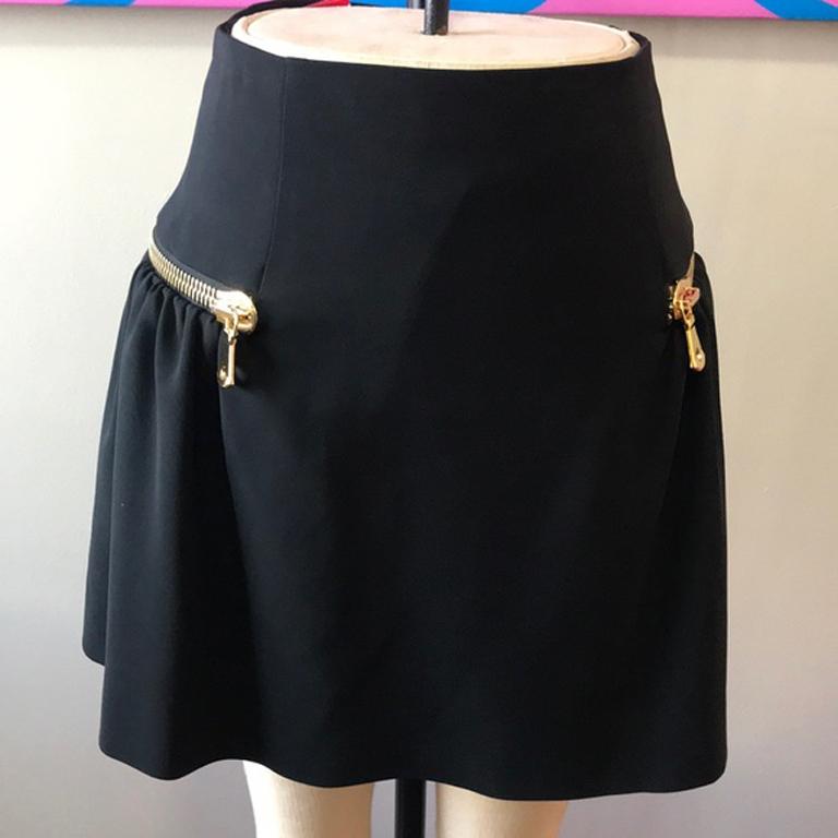 Moschino 30 years black mini skirt gold zipper

This Moschino skirt celebrates the brands 30 year history with a limited edition collection, which includes this unique exposed zippers and short skirt design. Pair with a black turtleneck sweater,