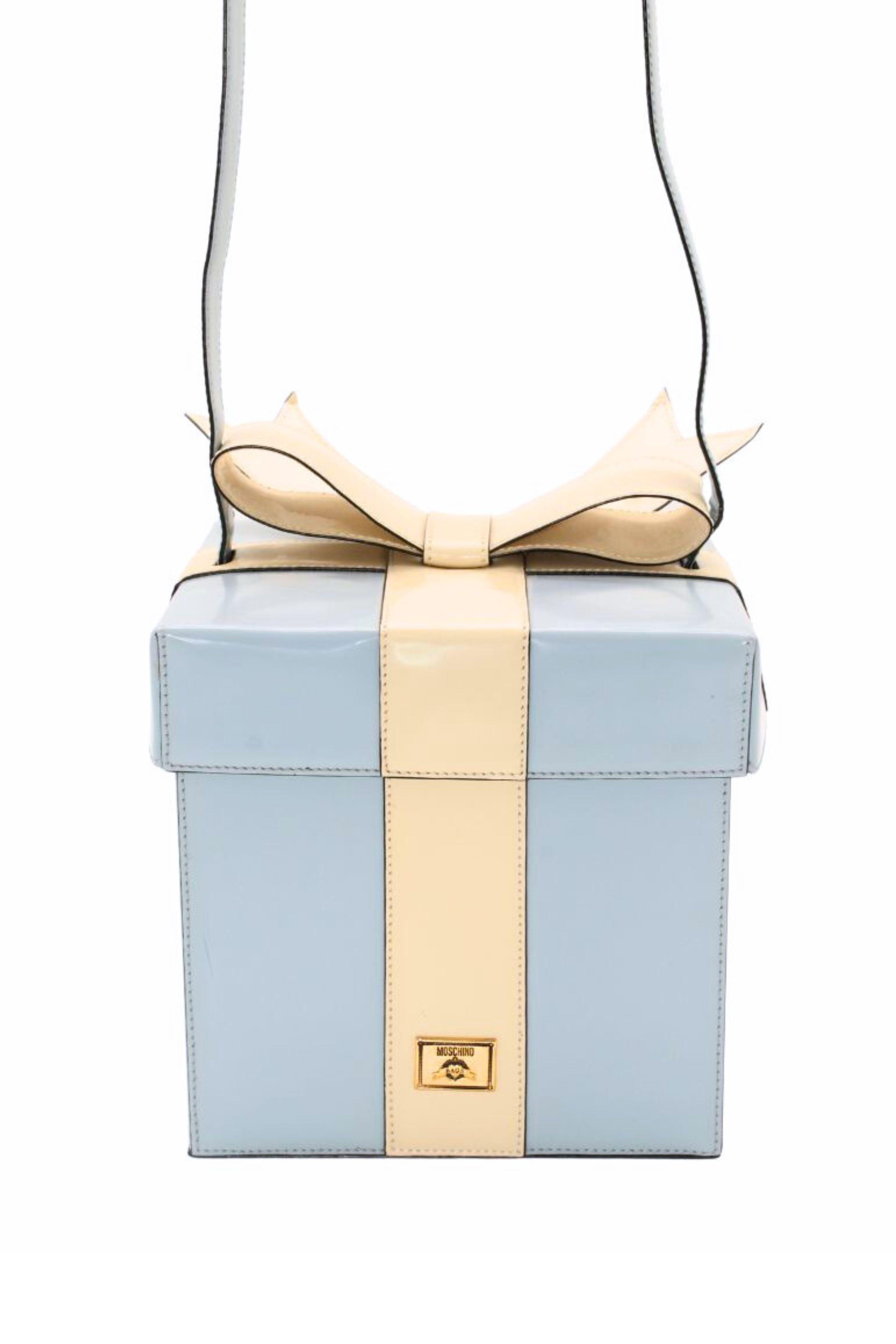 Gris Moschino des années 90 - Sac cadeau Tiffany avec nœud en vente