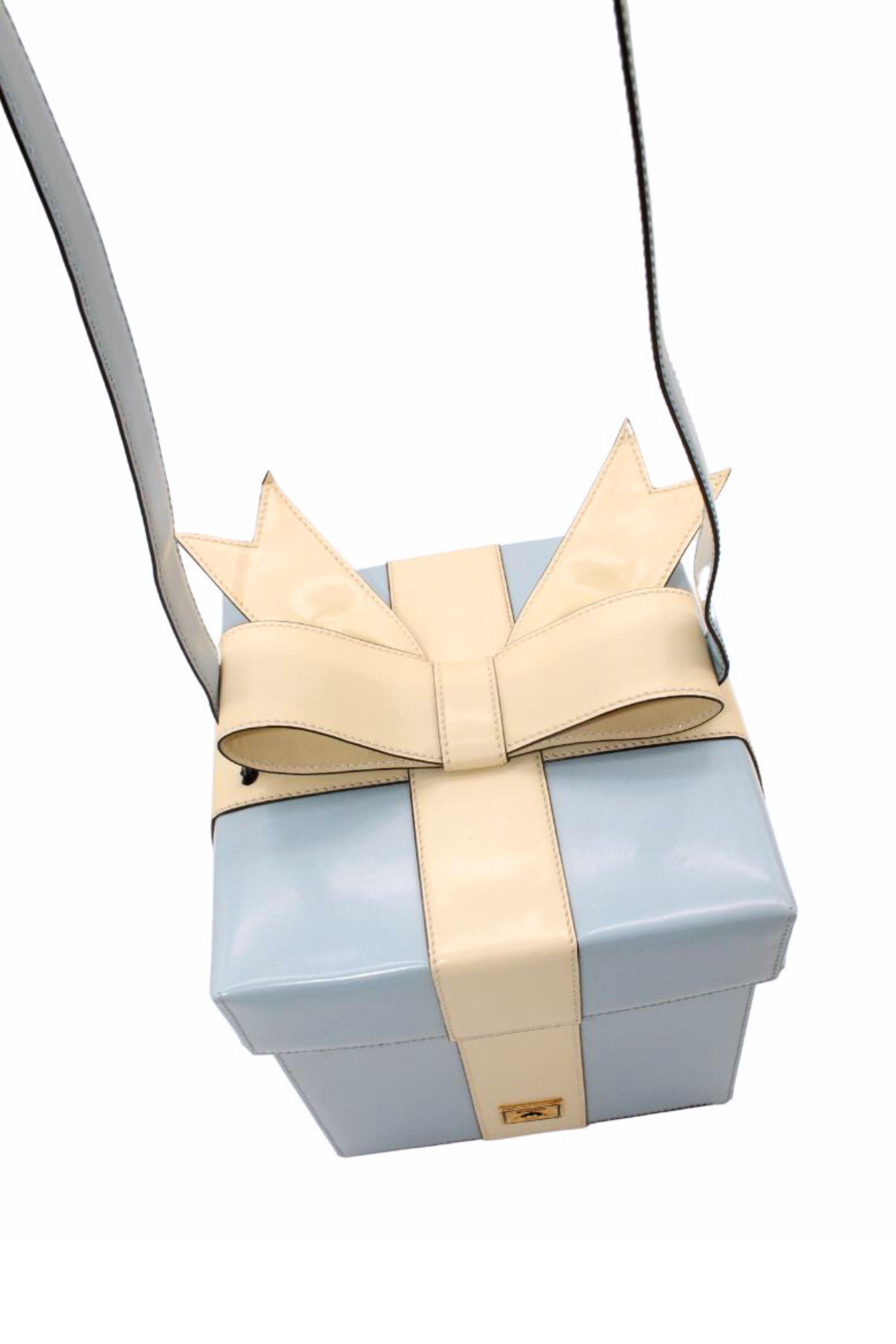 Moschino des années 90 - Sac cadeau Tiffany avec nœud Excellent état - En vente à BELLEVUE HILL, NSW