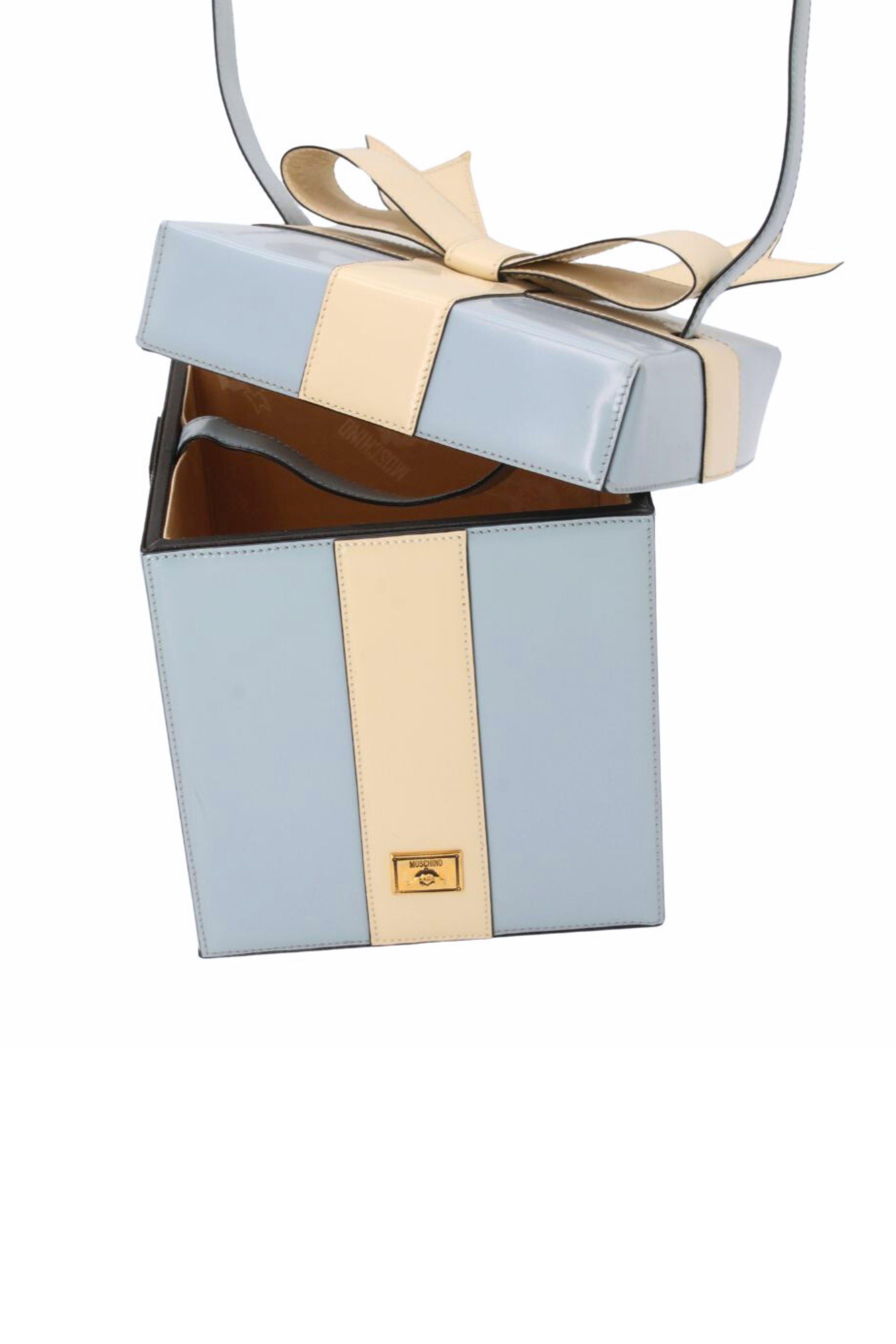 Moschino des années 90 - Sac cadeau Tiffany avec nœud en vente 3