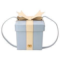 Moschino anni '90: borsa Tiffany in vernice con fiocco