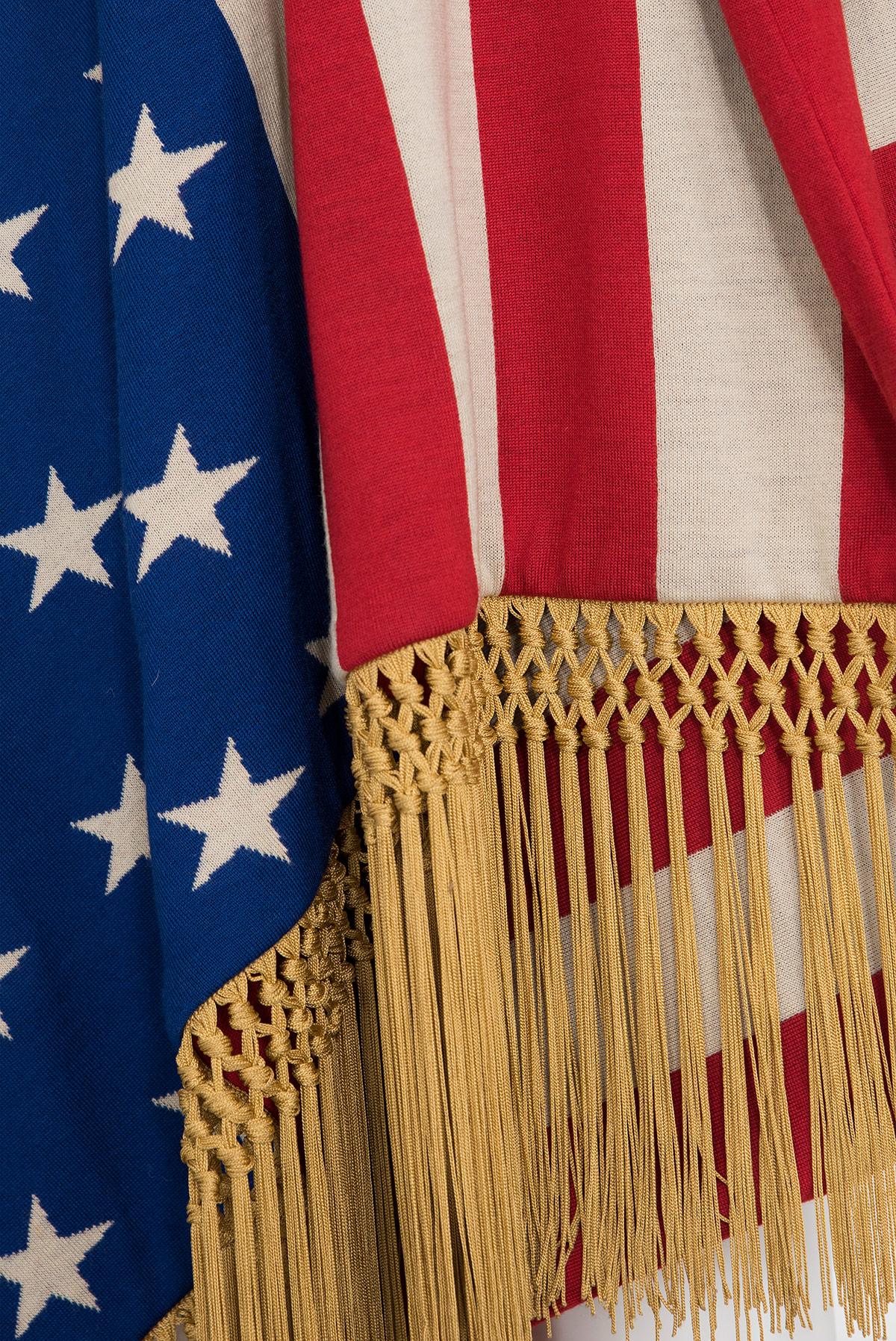 MOSCHINO 90's ¡Raro e icónico cárdigan con la bandera americana de MOSCHINO COUTURE! en venta 1