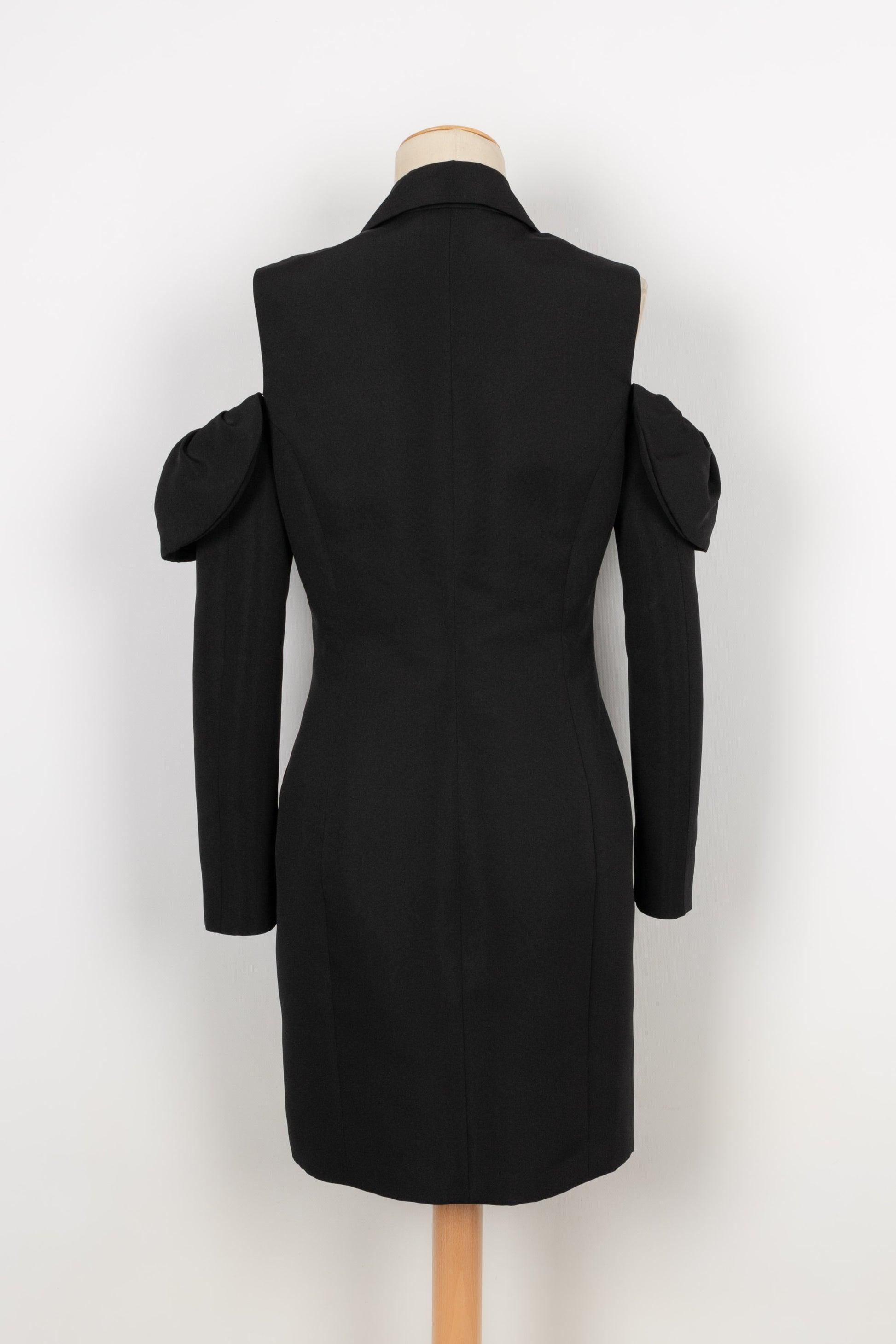 Robe de style manteau à épaules dénudées Moschino, 2021 en vente 1