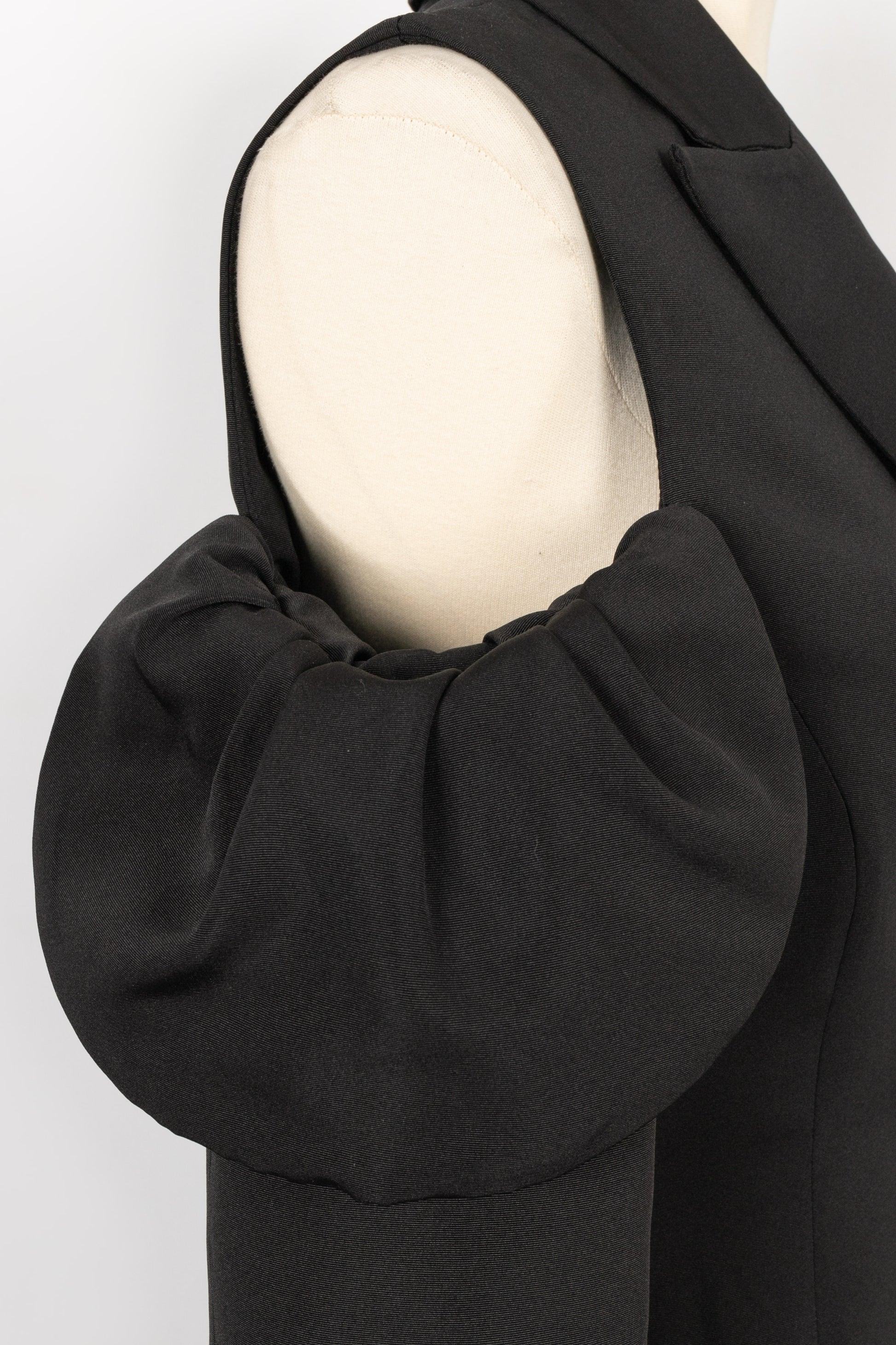 Robe de style manteau à épaules dénudées Moschino, 2021 en vente 3