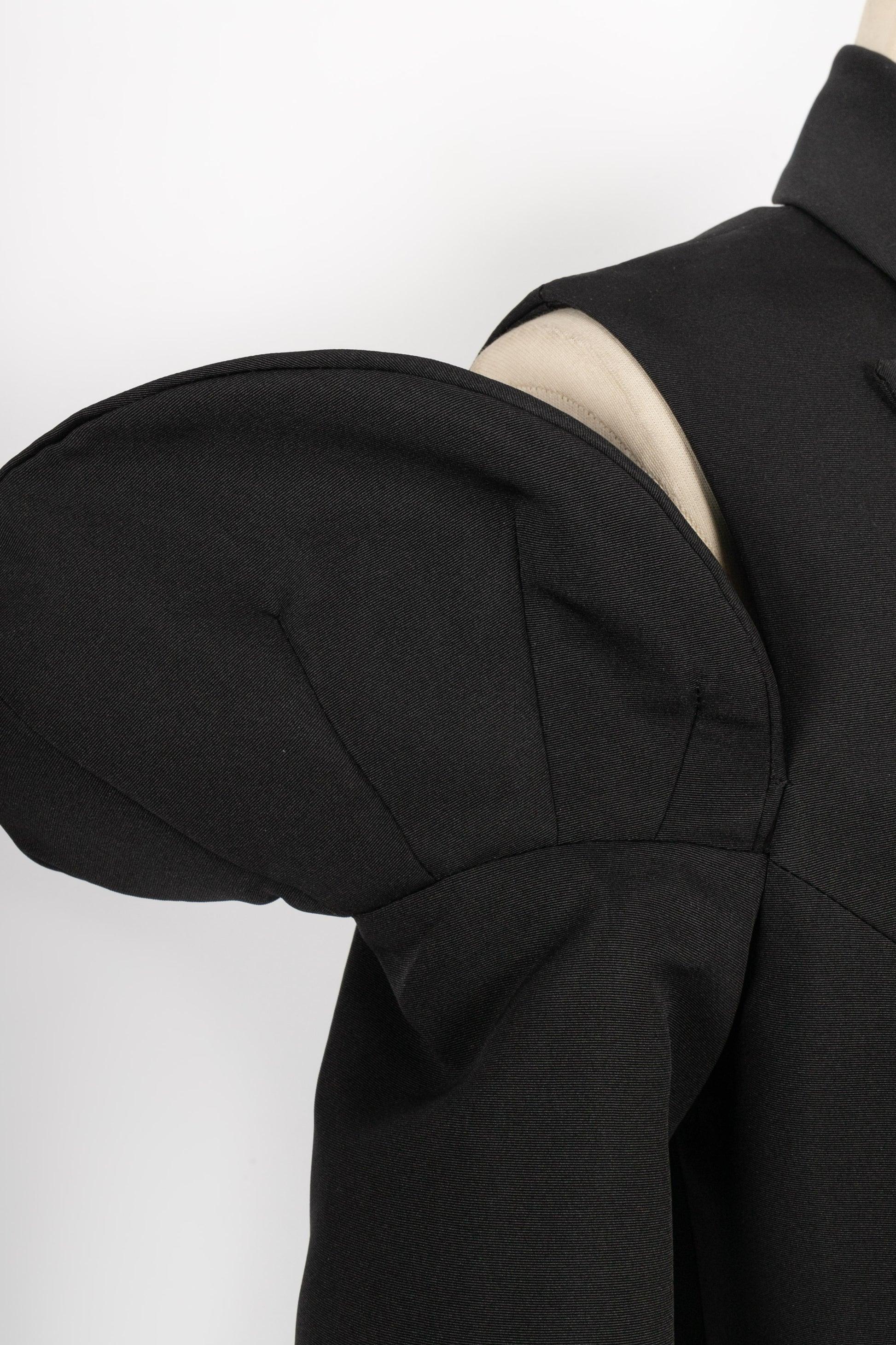 Robe de style manteau à épaules dénudées Moschino, 2021 en vente 4