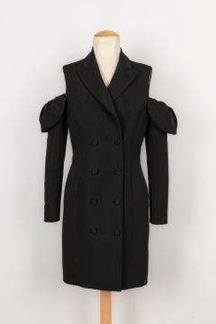 Moschino, Kleid mit Bare Shoulders im Mid-Length-Mantelstil, 2021
