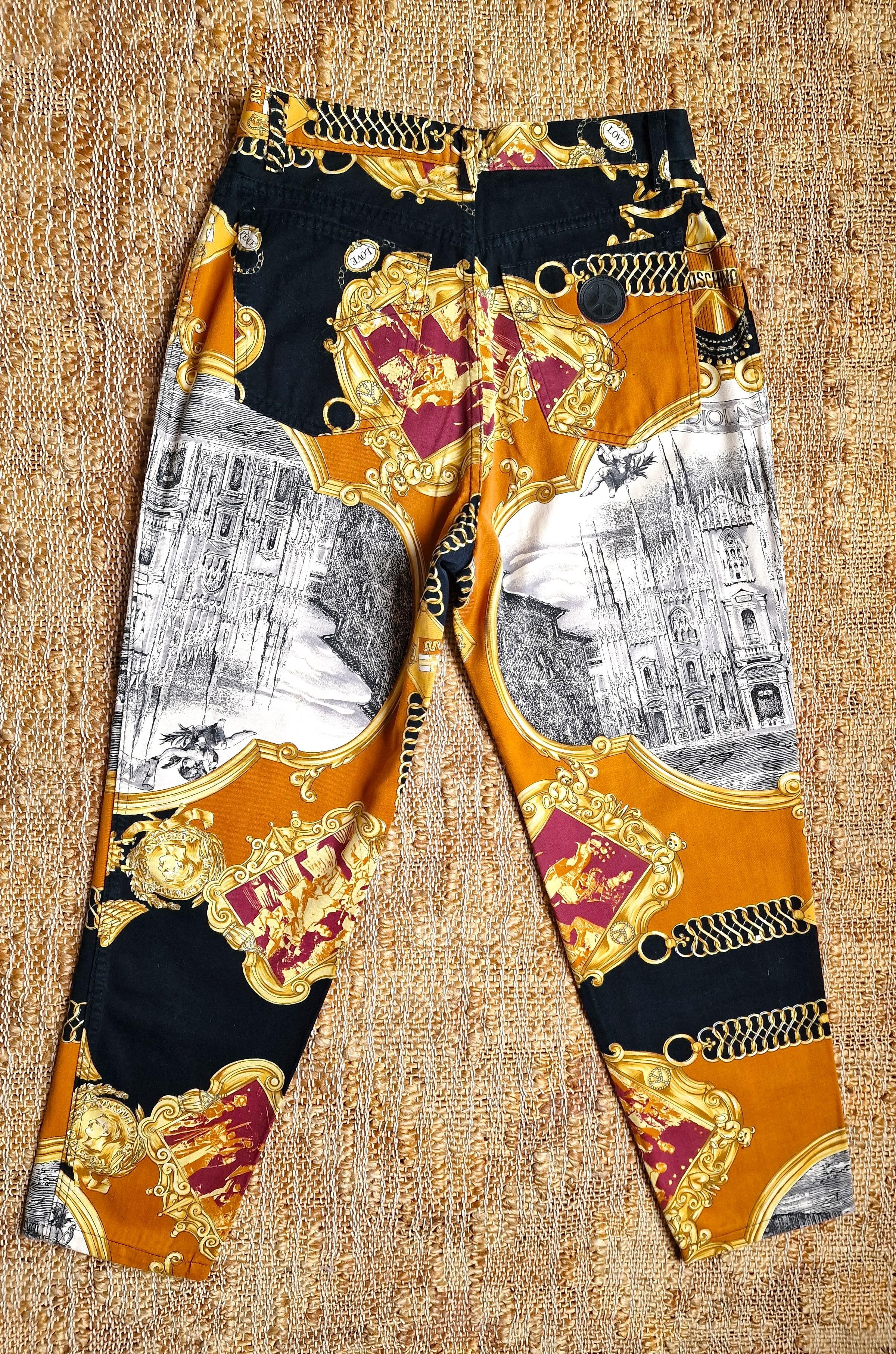 Moschino - Pantalon moyen italien baroque ours doré en jean de cathédrale de Milan en vente 7