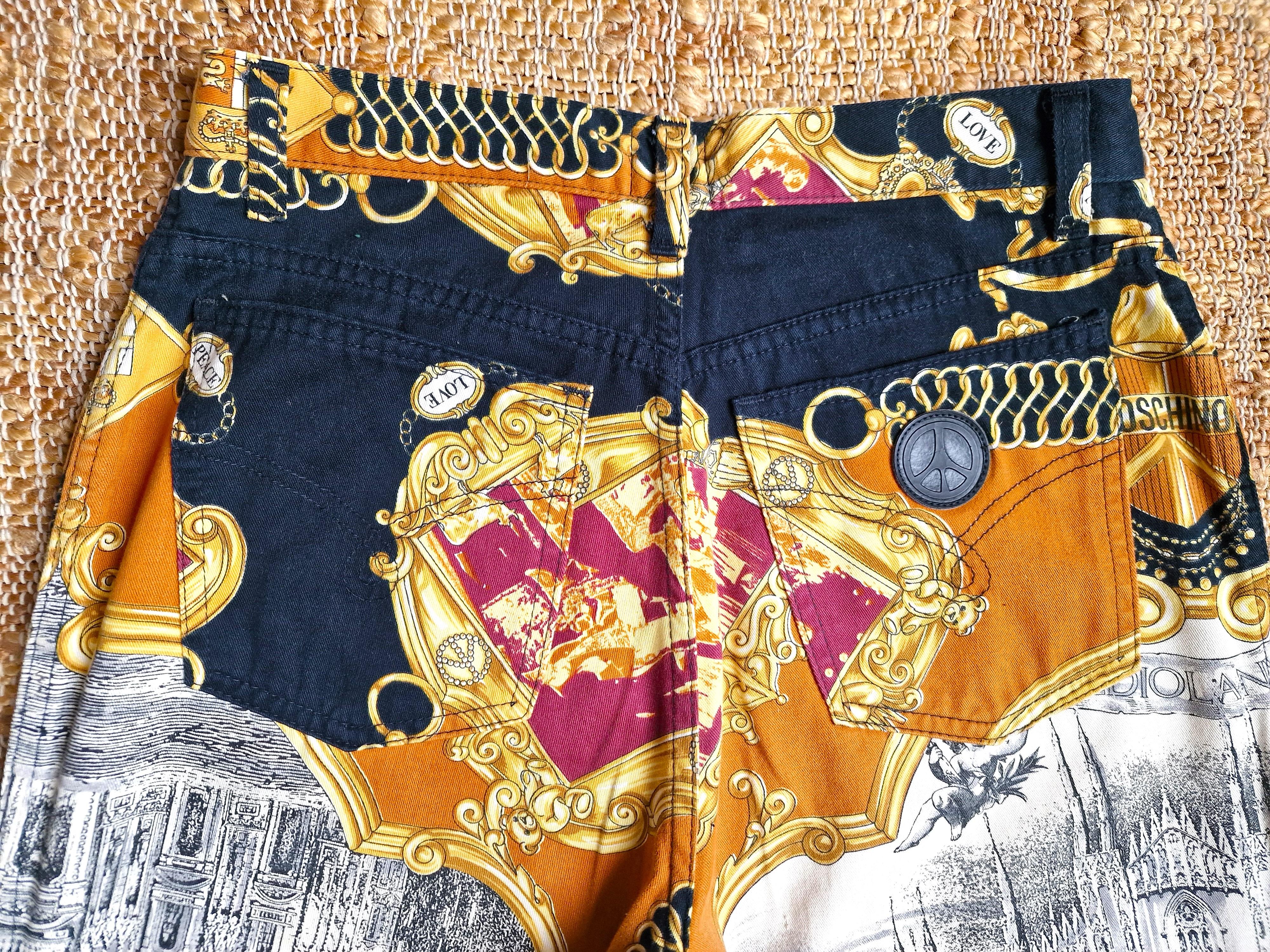 Moschino - Pantalon moyen italien baroque ours doré en jean de cathédrale de Milan en vente 8