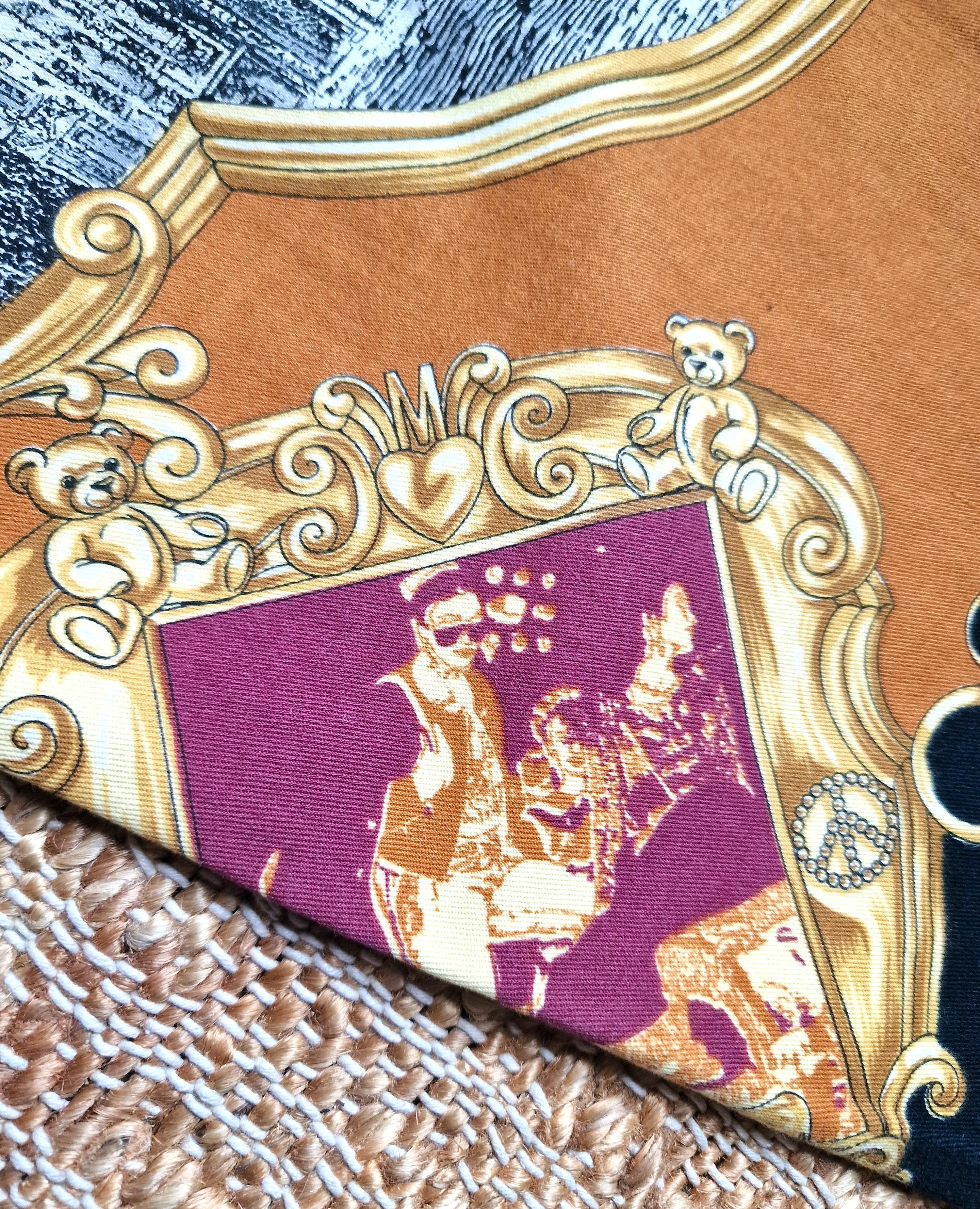 Moschino - Pantalon moyen italien baroque ours doré en jean de cathédrale de Milan en vente 10
