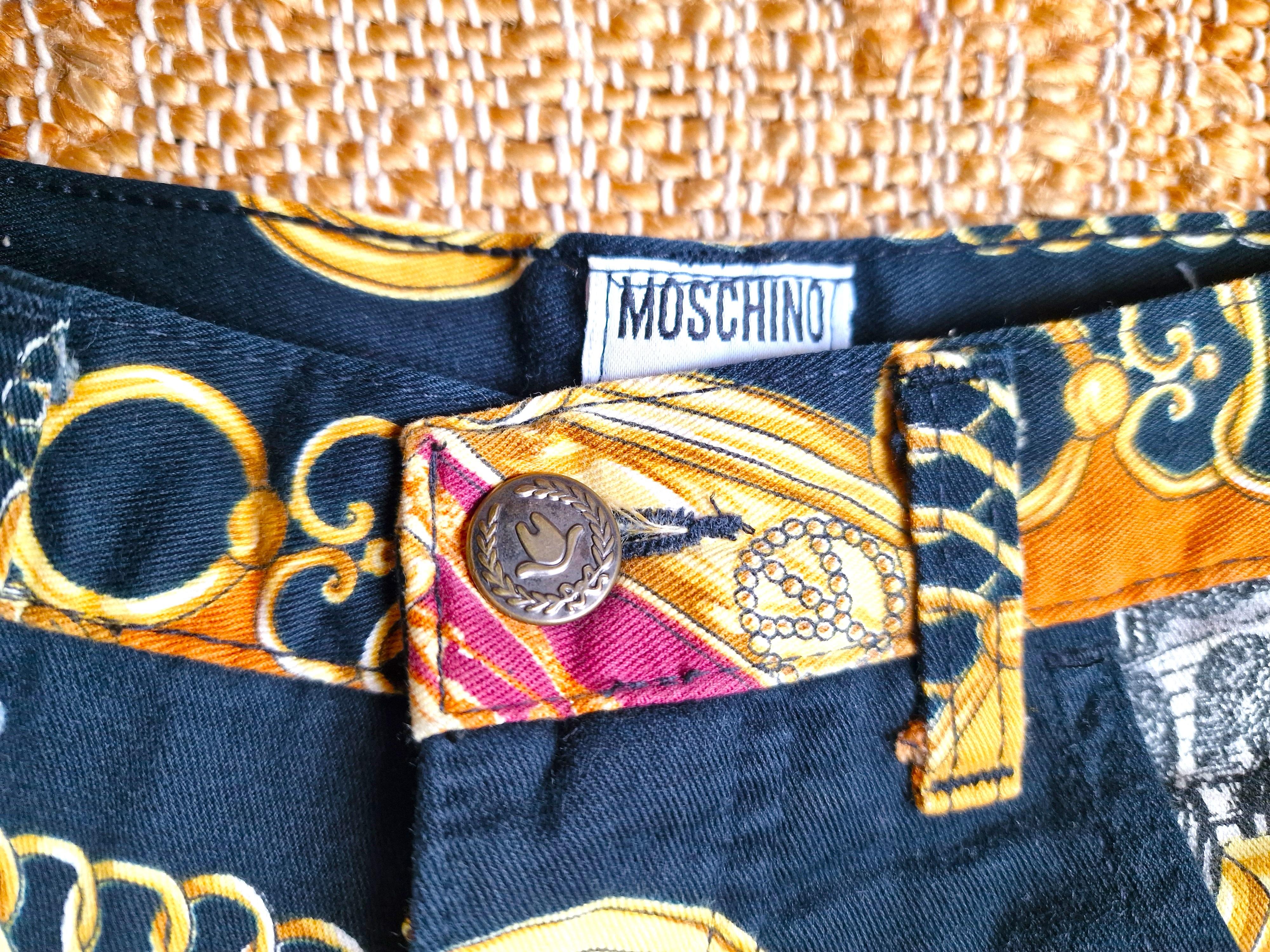 Moschino - Pantalon moyen italien baroque ours doré en jean de cathédrale de Milan en vente 2