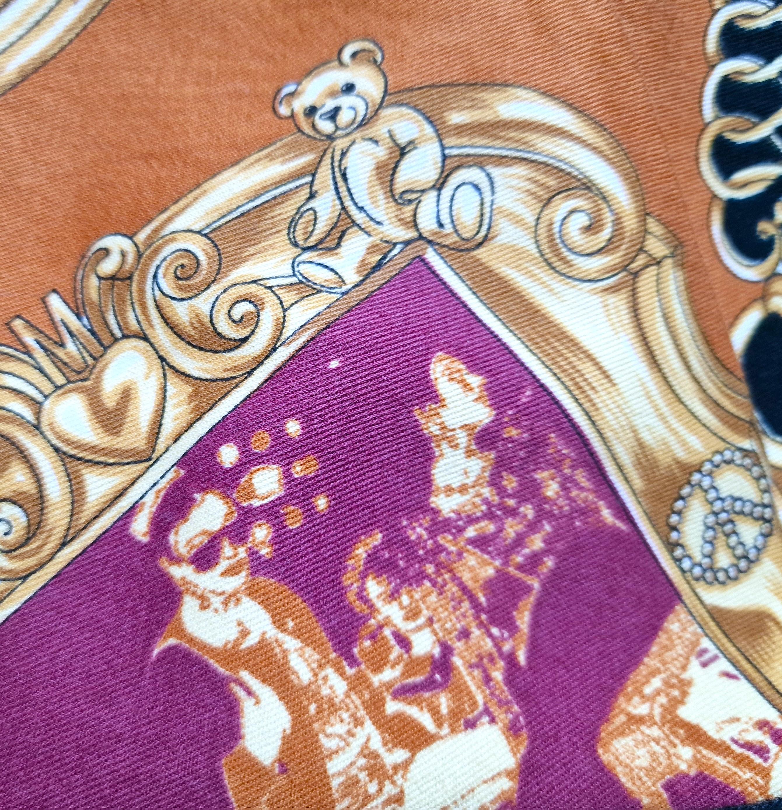 Moschino - Pantalon moyen italien baroque ours doré en jean de cathédrale de Milan en vente 4