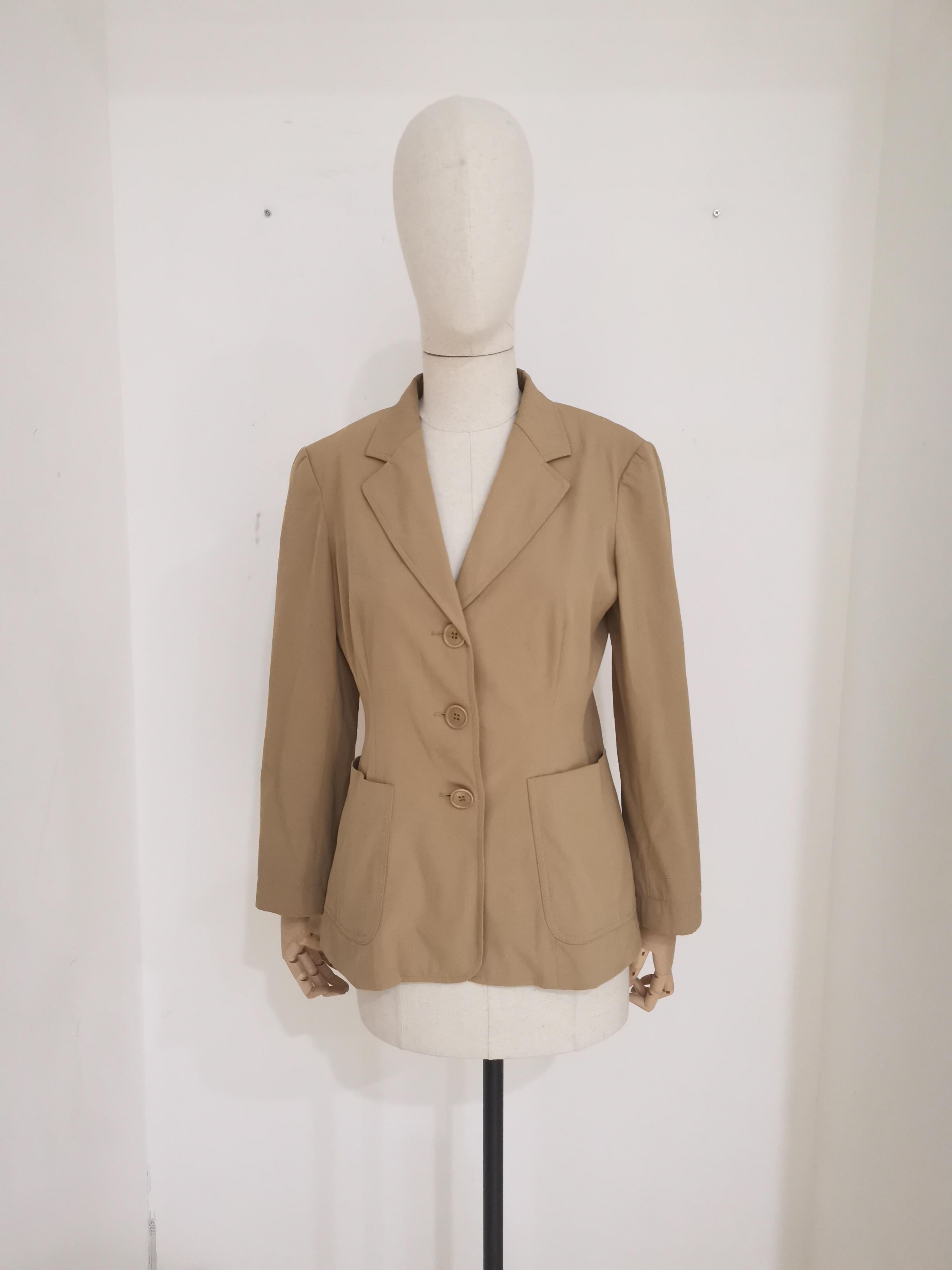 Moschino beige jacket
totally made in italy in size 40