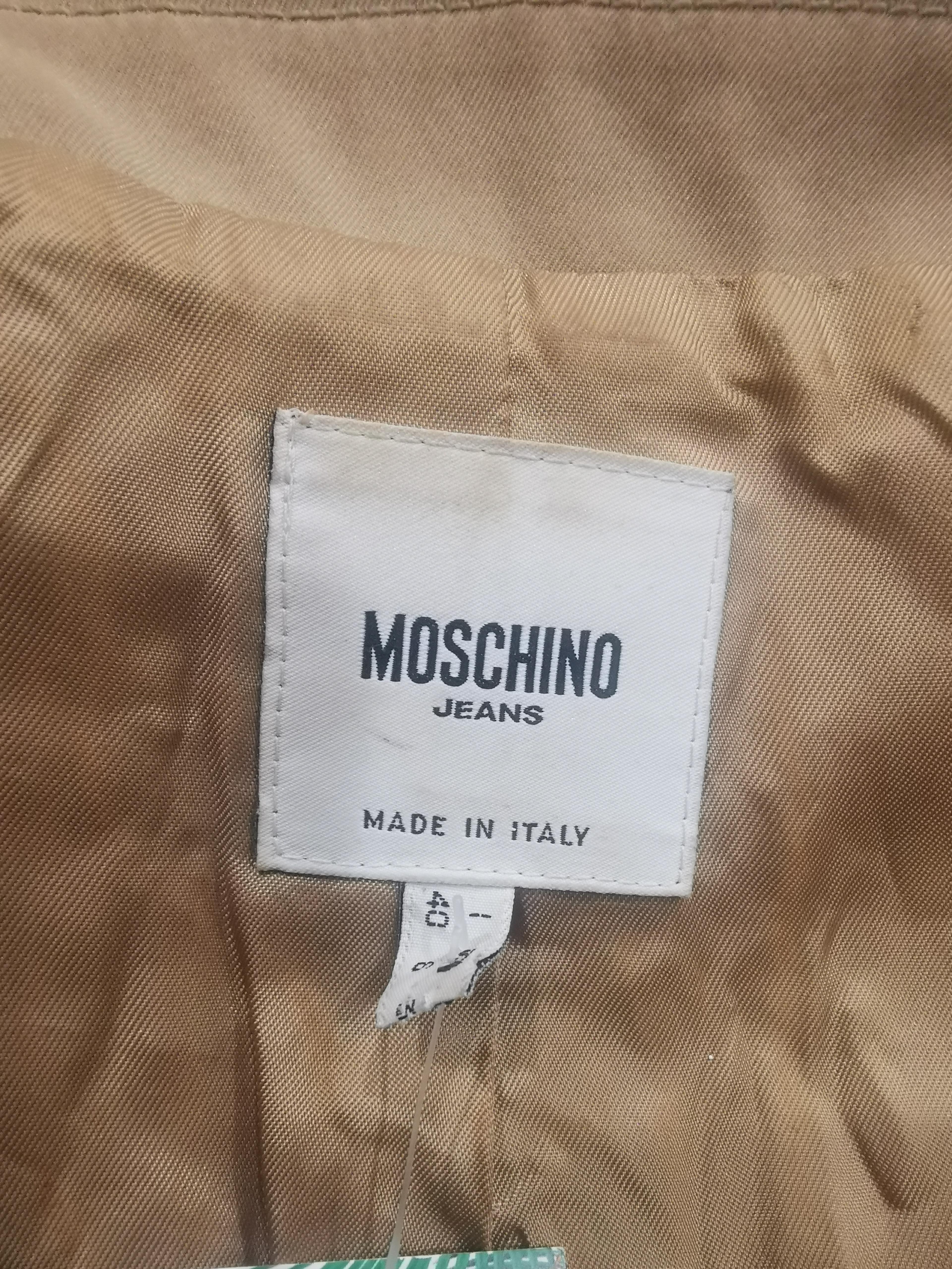 Beigefarbene Jacke von Moschino im Angebot 3