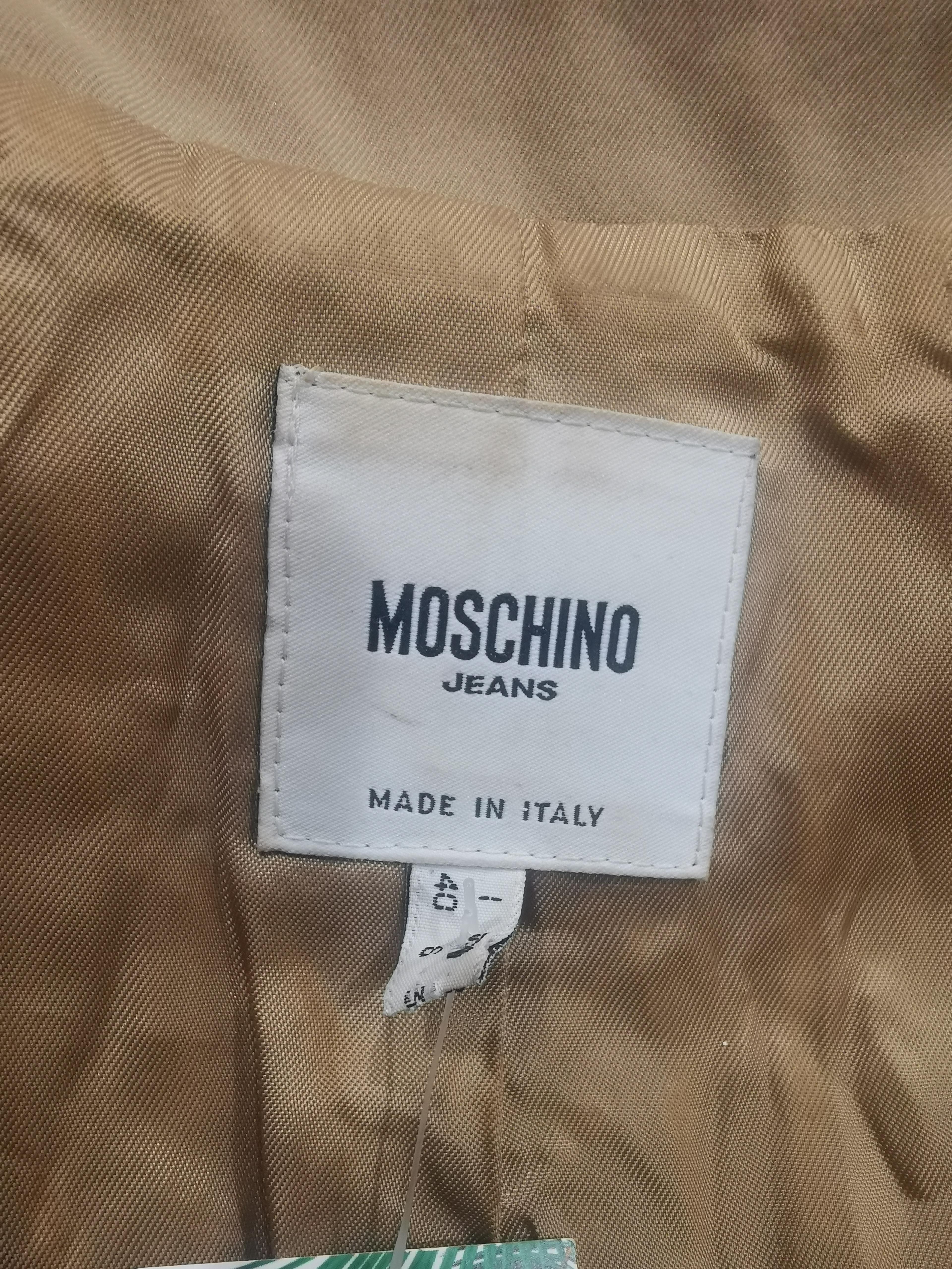 Beigefarbene Jacke von Moschino im Angebot 4