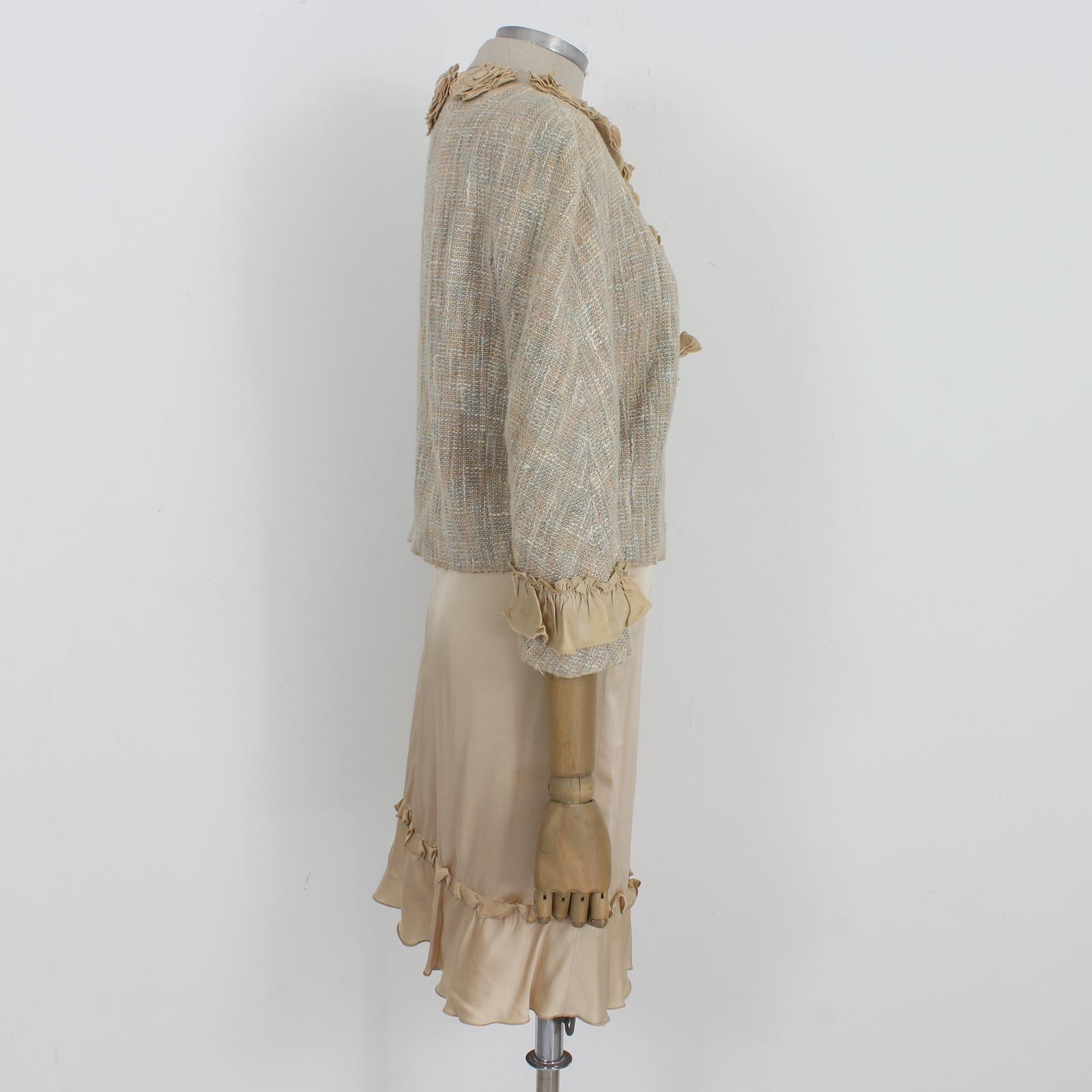 Moschino Beige Silk Floral Elegant Skirt Suit 2000s In Good Condition For Sale In Brindisi, Bt