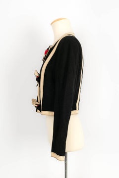 Giacca corta nera e beige di Moschino con fiori