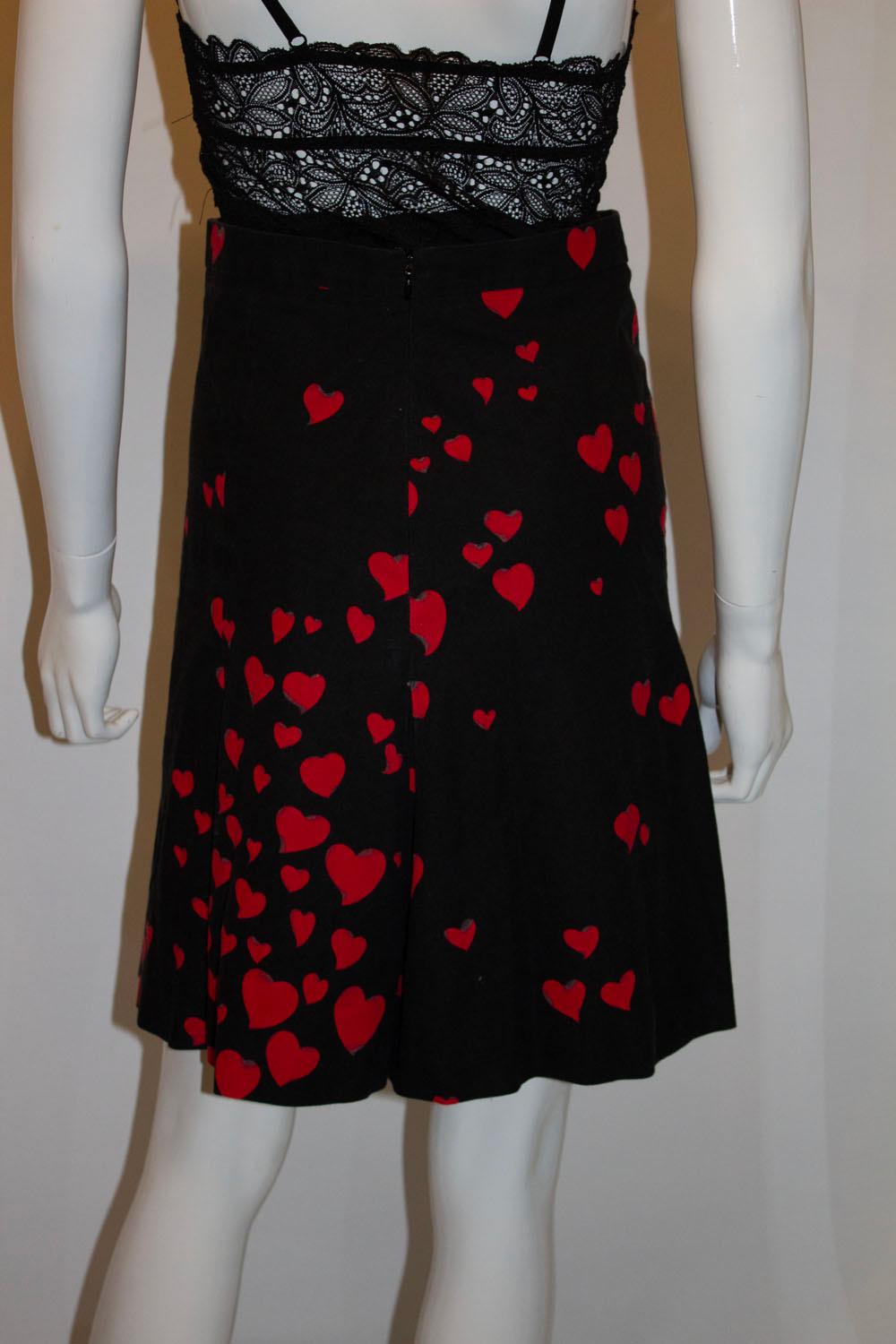 Moschino Black and Red heart print cotton skirt In Good Condition For Sale In London, GB