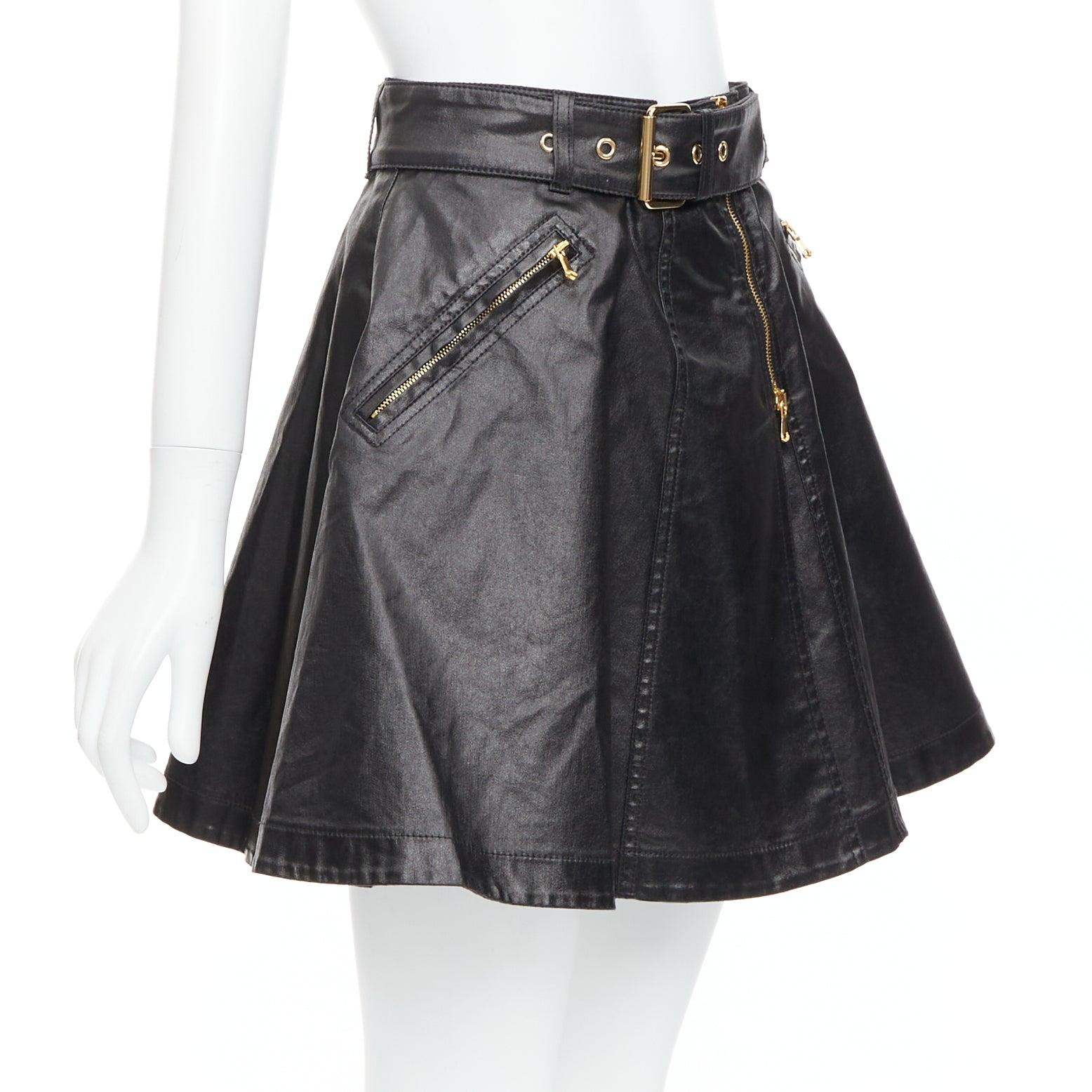 MOSCHINO falda skater biker de algodón recubierto negro con detalles dorados  IT38 XS Negro en venta