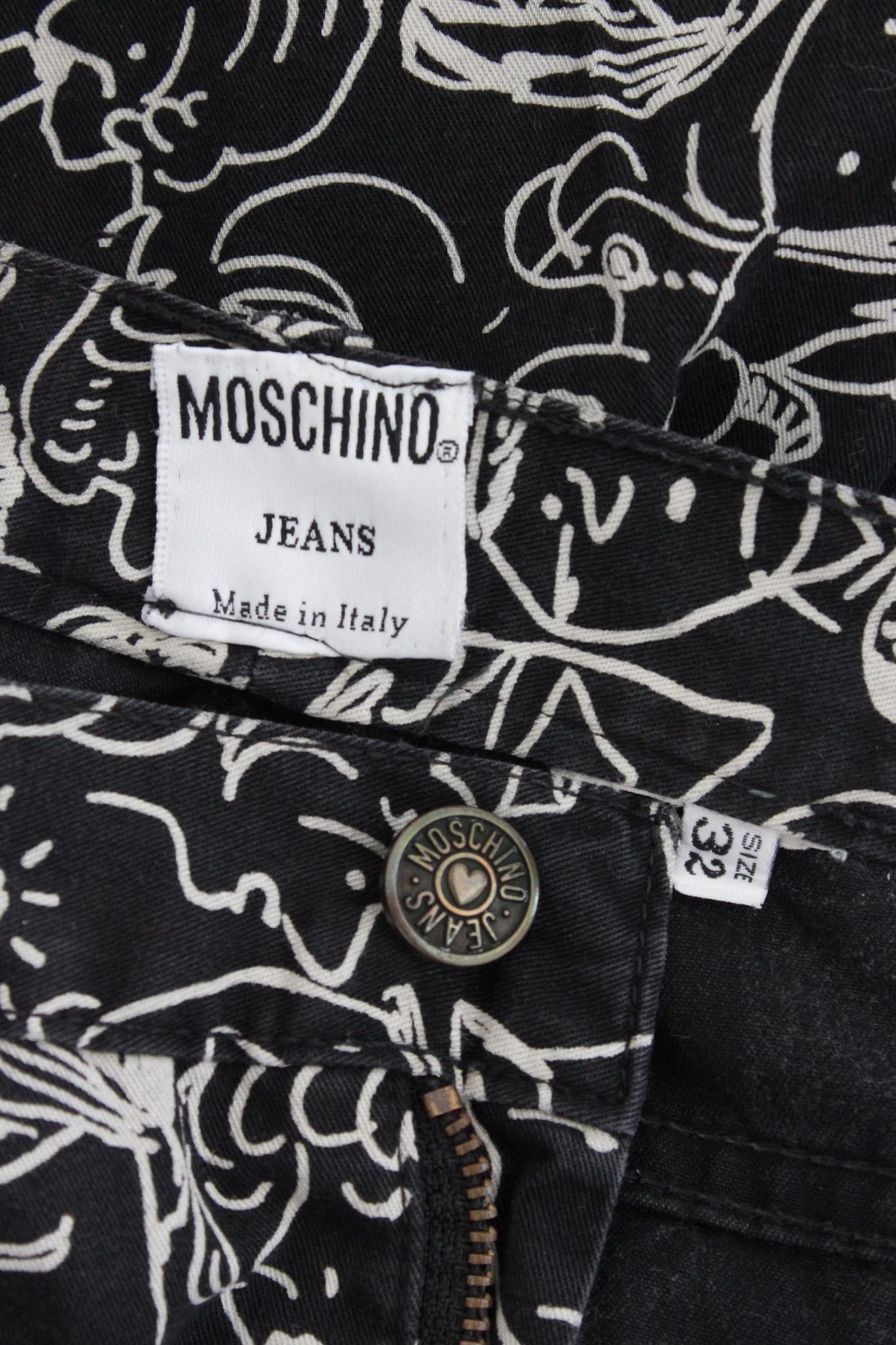 Moschino iconic trousers with cartoon pattern, vintage 90s. High waist model, ankle length, classic 5 pockets, black and white color. Cotton fabric. Made in italy.

Size: 38 It 32 Eu

Waist: 33 cm
Length: 99 cm
Internal length: 72 cm
Hem: 17 cm