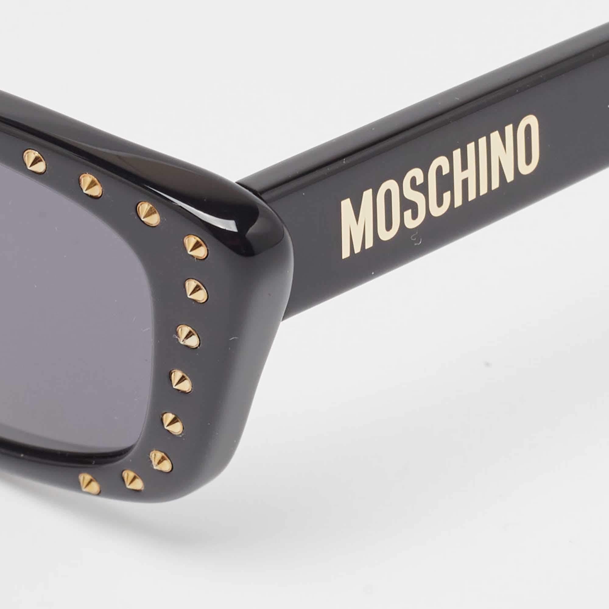 The stylish frame and good-quality lenses make these sunglasses a high-fashion accessory that you must own. Designed by Moschino, the pair will look best with your statement outfits.