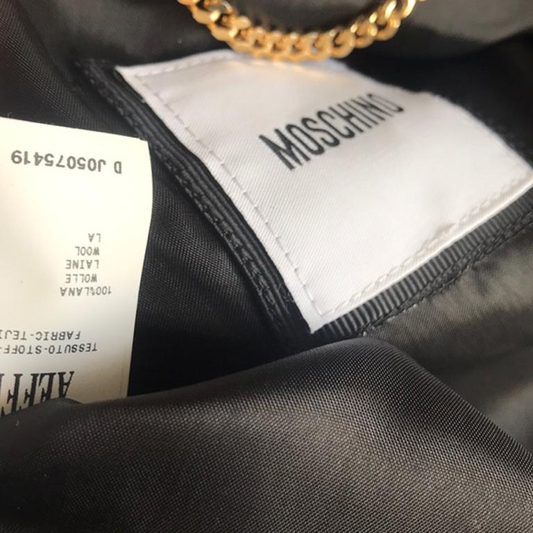 Moschino Blazer Bordado Corazón Negro a Cuadros en venta 4