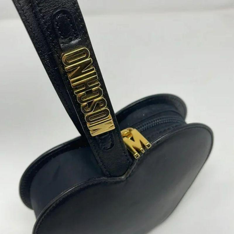 Moschino Schwarze Leder-Handgelenkstasche Mini-Tasche Vintage Damen im Angebot