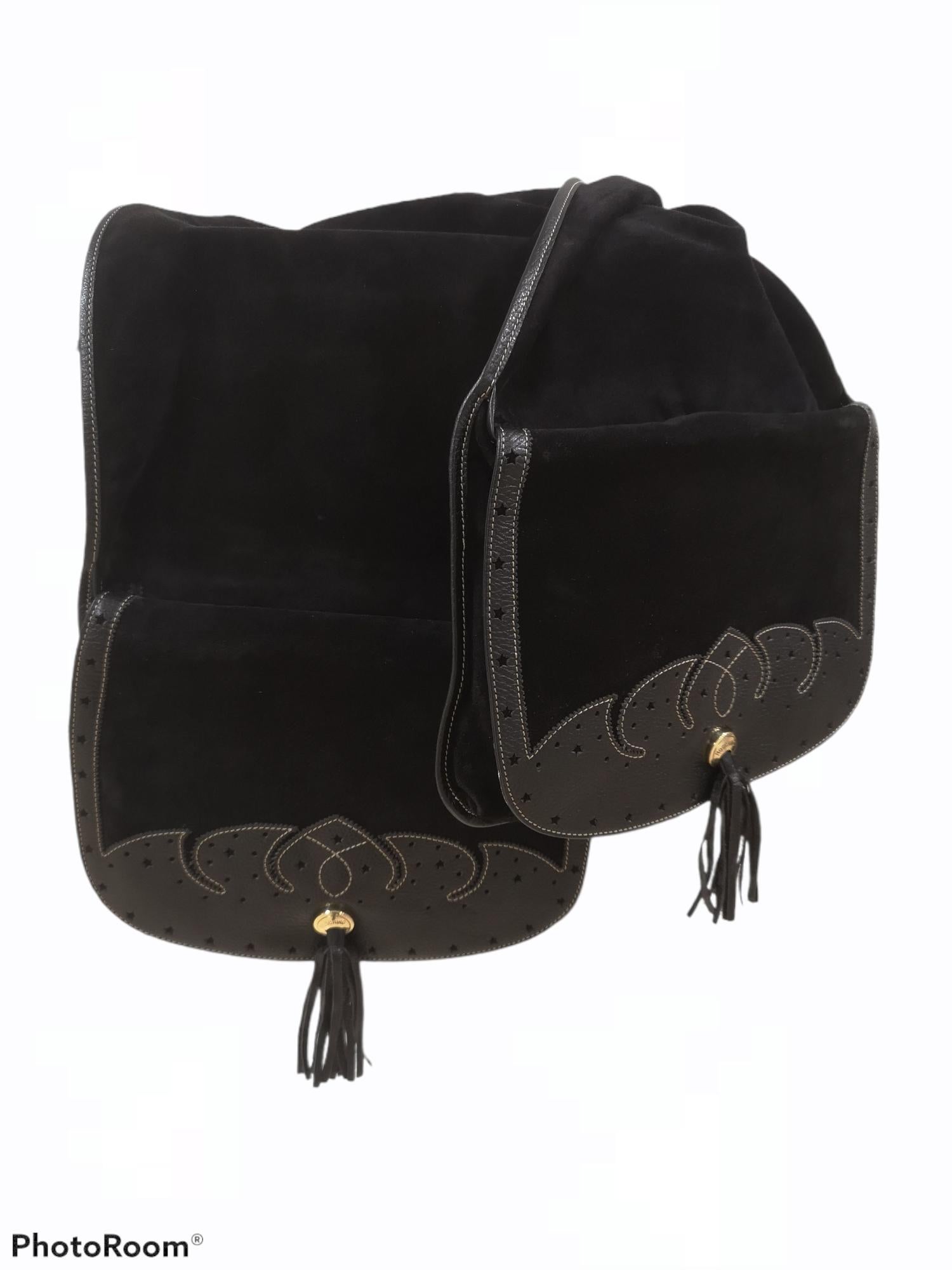 Moschino black leather suede gaucho bag  In Excellent Condition For Sale In Capri, IT