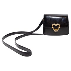 Moschino  Schwarze Mini-Lack-Crossbody-Tasche