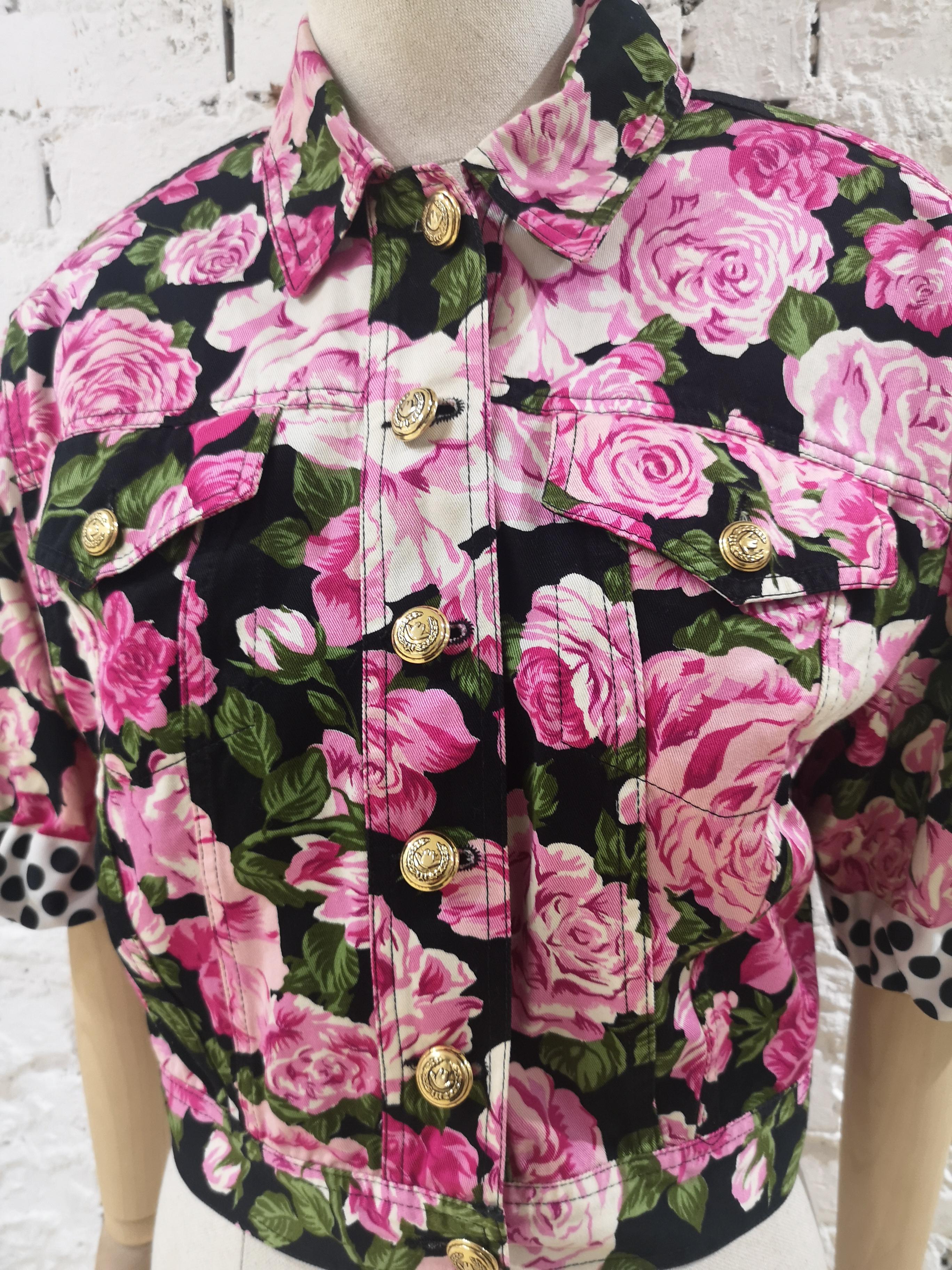 Moschino black pink roses cotton jacket
totally made in italy vintage Moschino jacket
size 44
