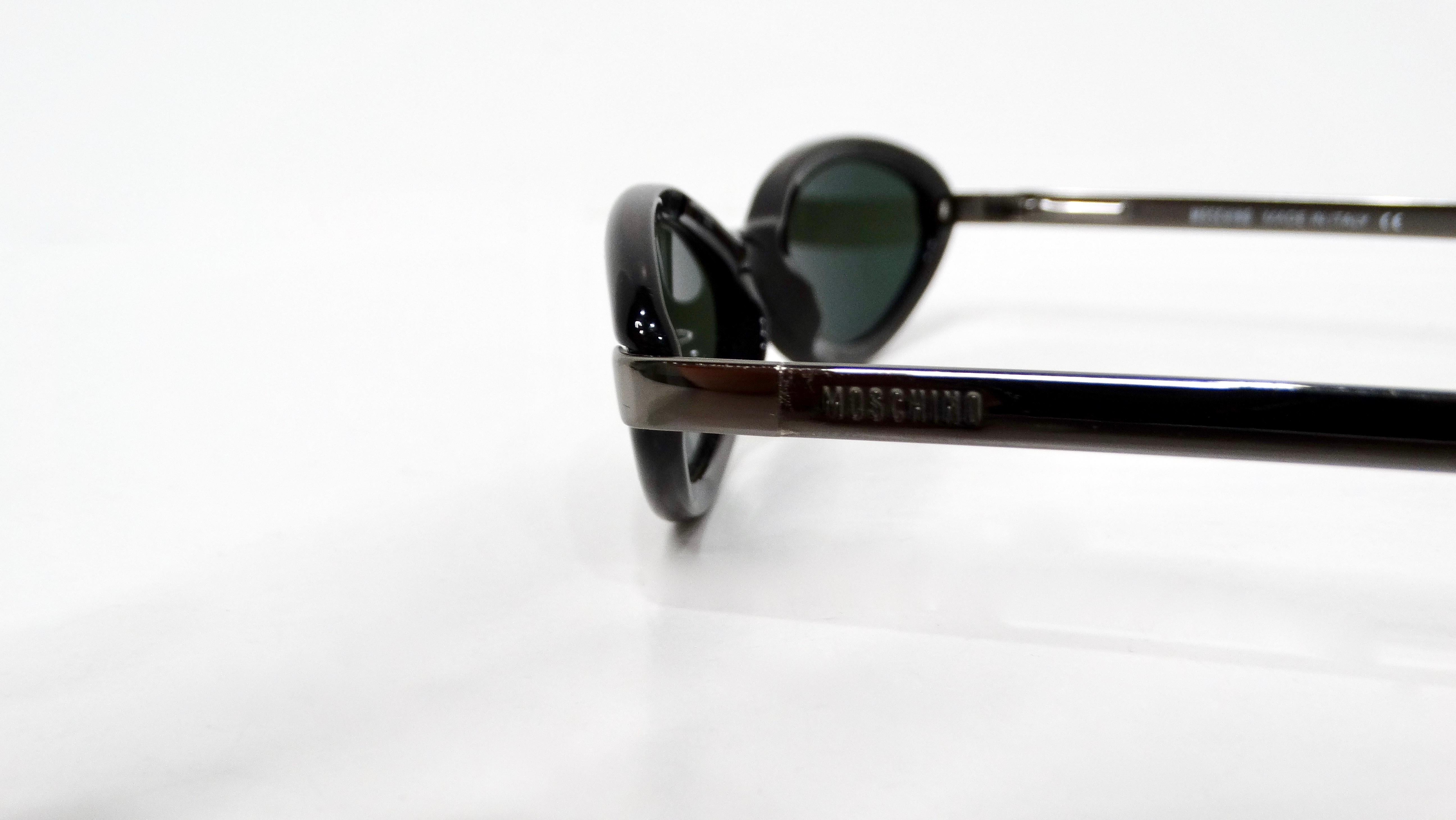 Moschino Black Sleek Oval Sunglasses circa 1990s Bon état - En vente à Scottsdale, AZ
