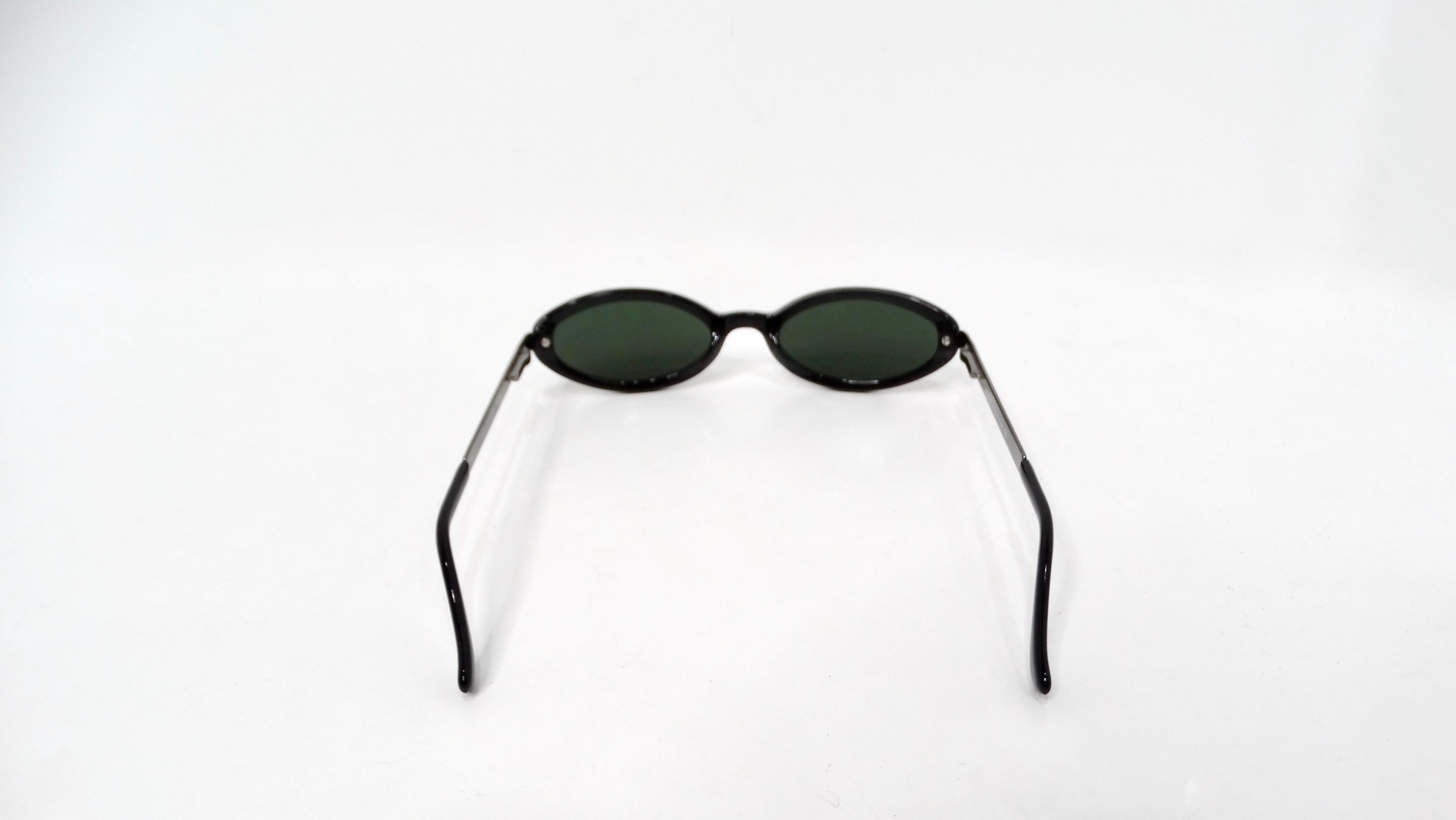 Moschino Black Sleek Oval Sunglasses circa 1990s Pour femmes en vente