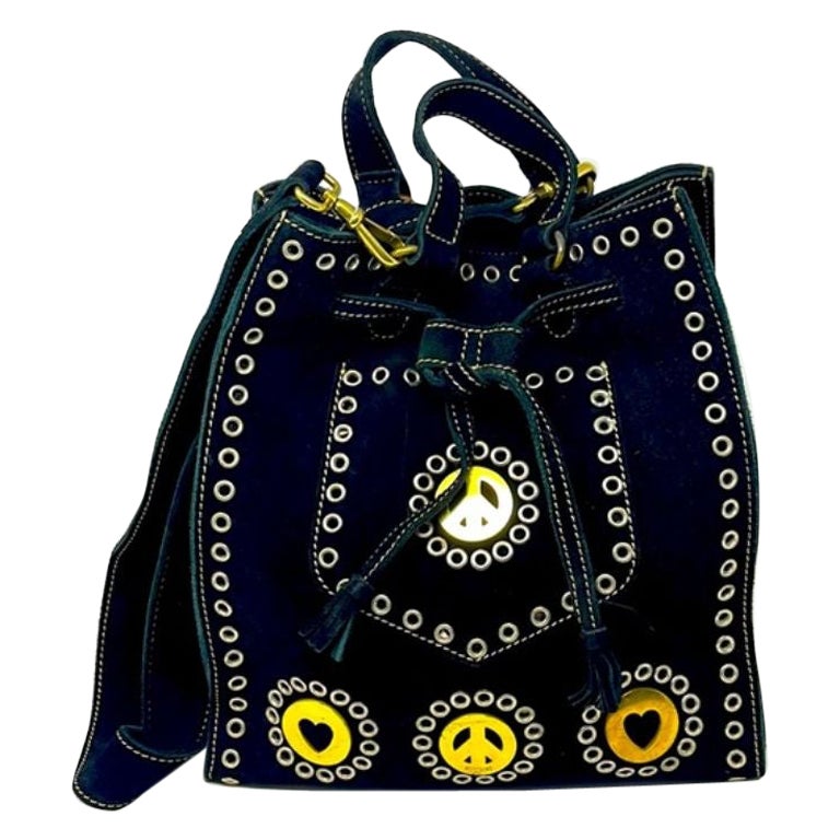 Moschino Schwarz Wildleder Draht String Bag Grommets Herze Friedensschild im Angebot