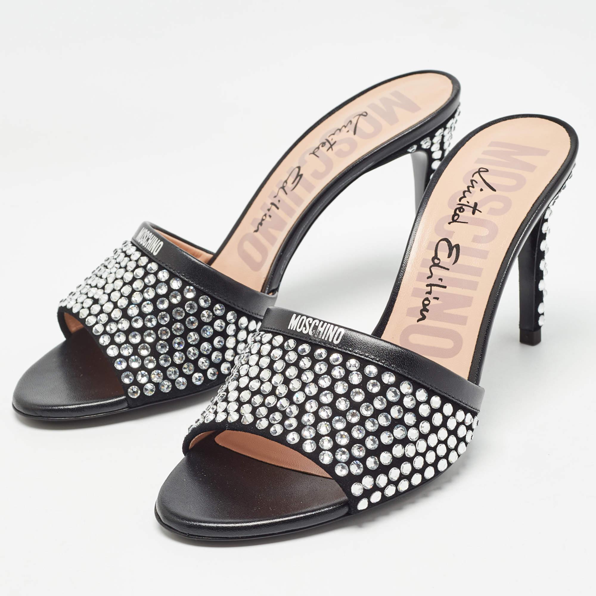Wear these designer sandals to spruce up any outfit. They are versatile chic and can be easily styled. Made using quality materials these sandals are well built and long lasting.