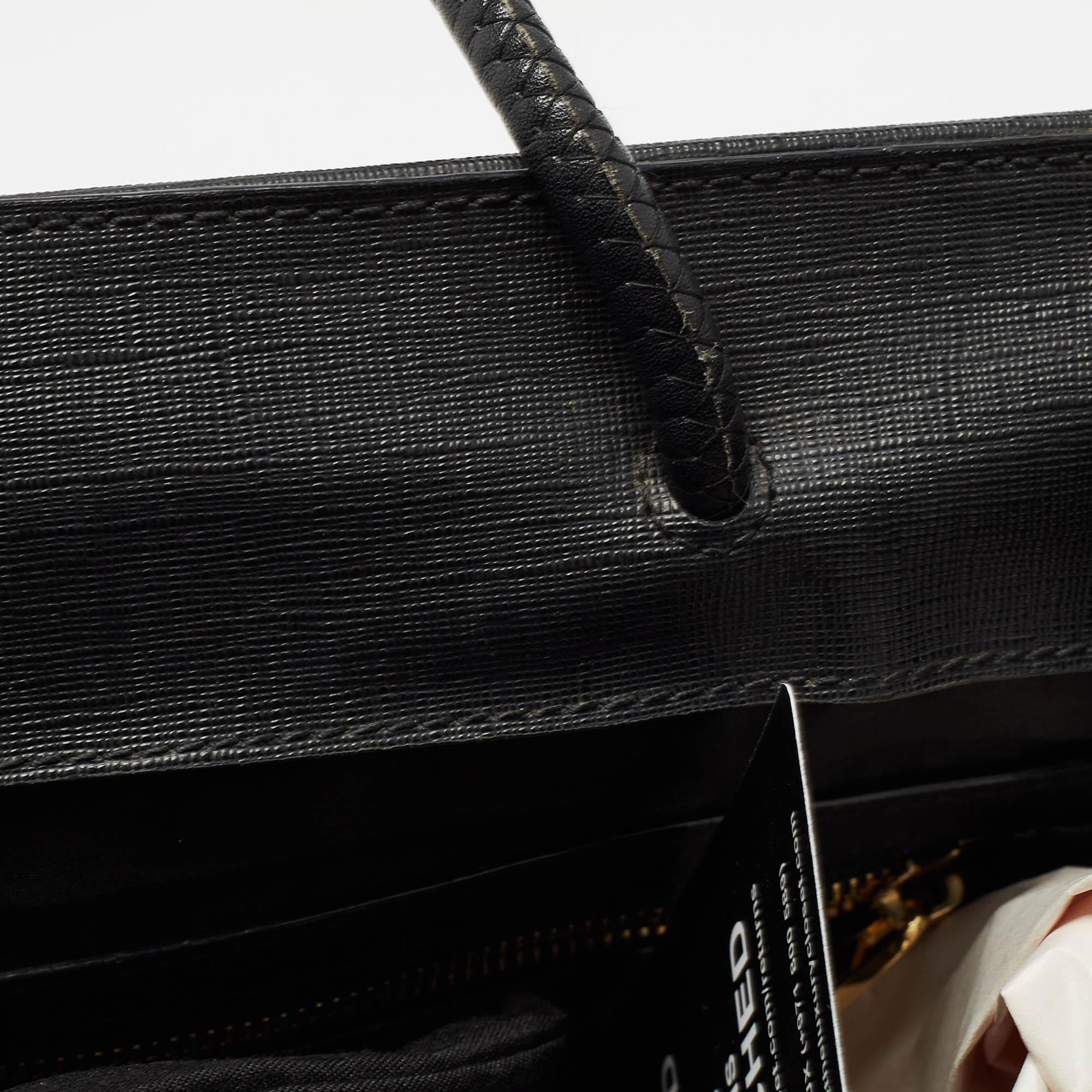 Moschino Schwarze strukturierte Teddybär-Tasche aus Kunstleder in Schwarz im Angebot 1