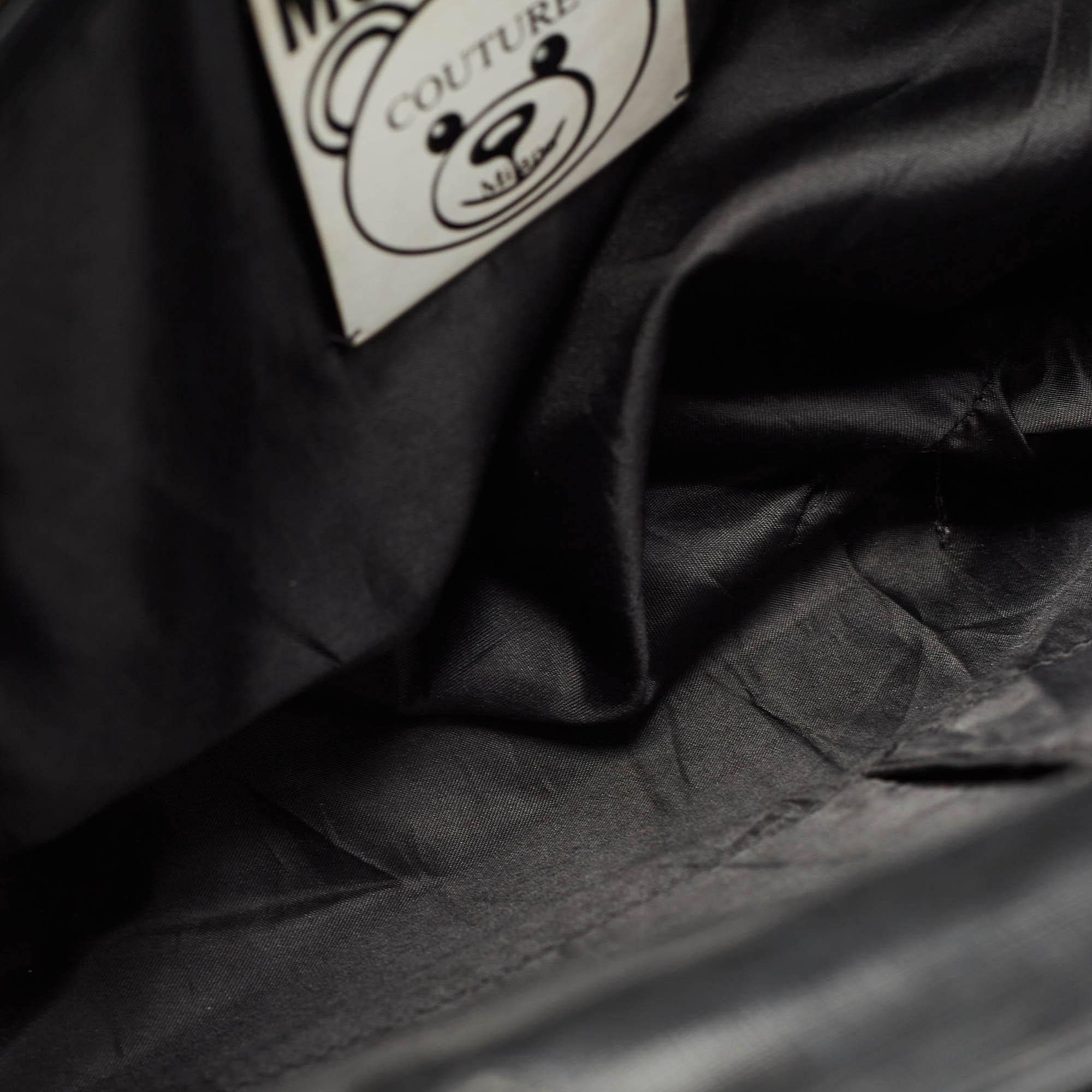 Moschino Schwarze strukturierte Teddybär-Tasche aus Kunstleder in Schwarz im Angebot 3