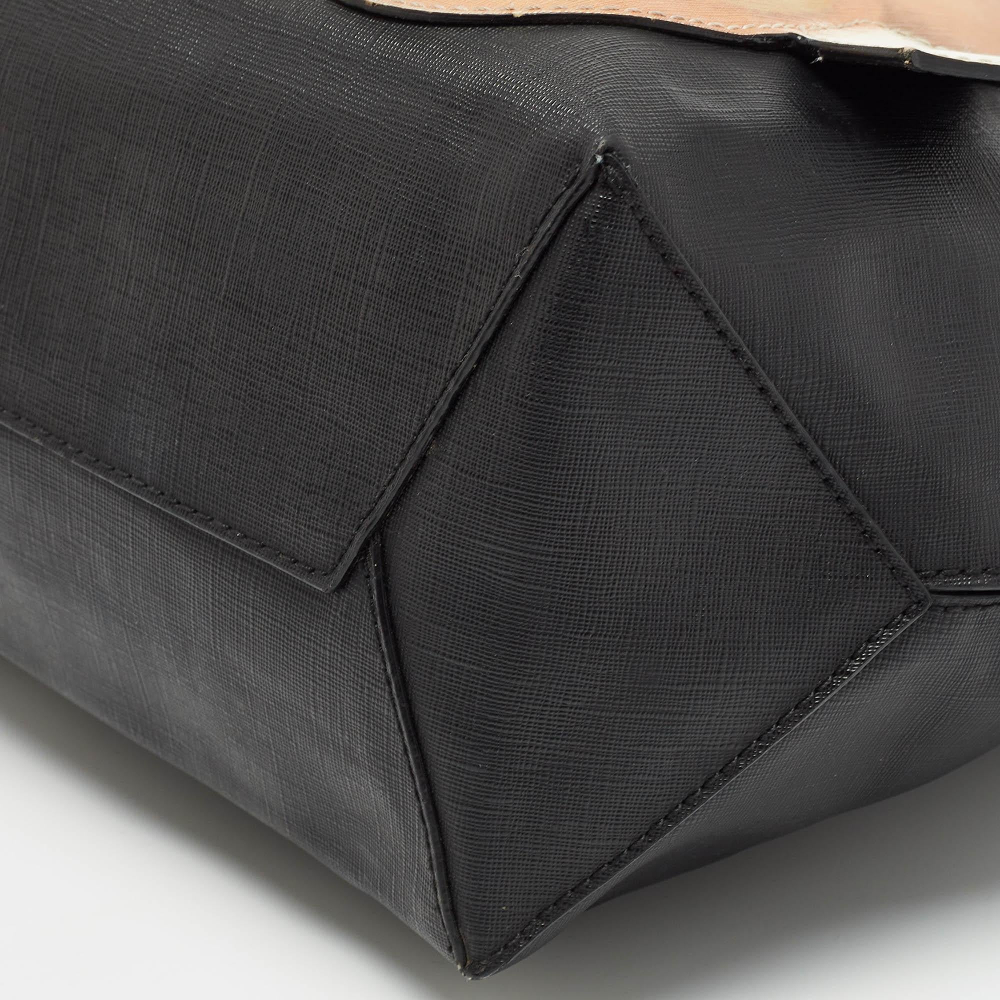 Moschino Schwarze strukturierte Teddybär-Tasche aus Kunstleder in Schwarz im Angebot 5
