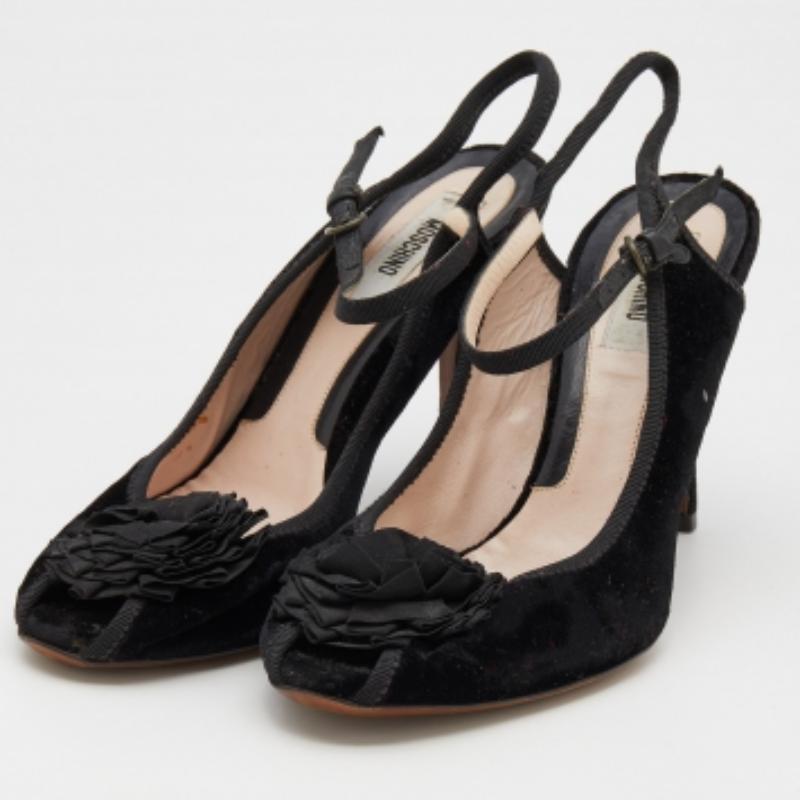 Designed into a Mary Jane style, these Moschino sandals are the epitome of beauty and feminine style. They are created from velvet with a flower embellishment adorning their peep toes, and they are equipped with an ankle buckle closure. Balanced on