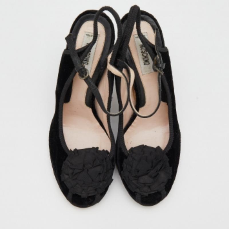 Moschino Black Velvet Flower Embellished Mary Jane Peep Toe Sandals Size 38 In Good Condition In Dubai, Al Qouz 2