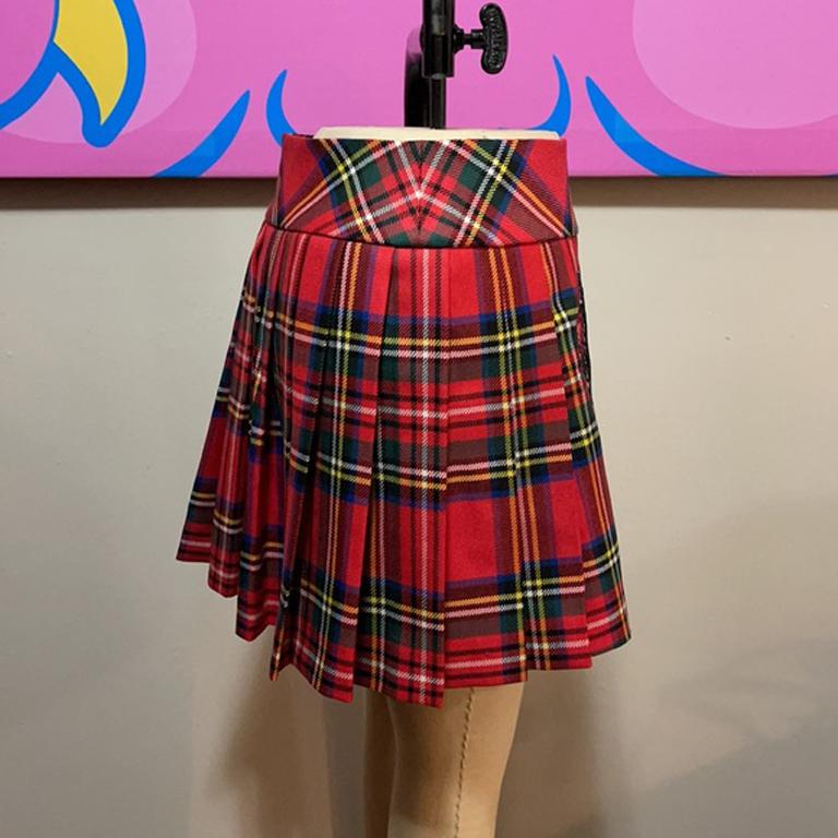 Moschino Mini falda de terciopelo negro a cuadros de corazón NWT en Nuevo estado para la venta en Los Angeles, CA