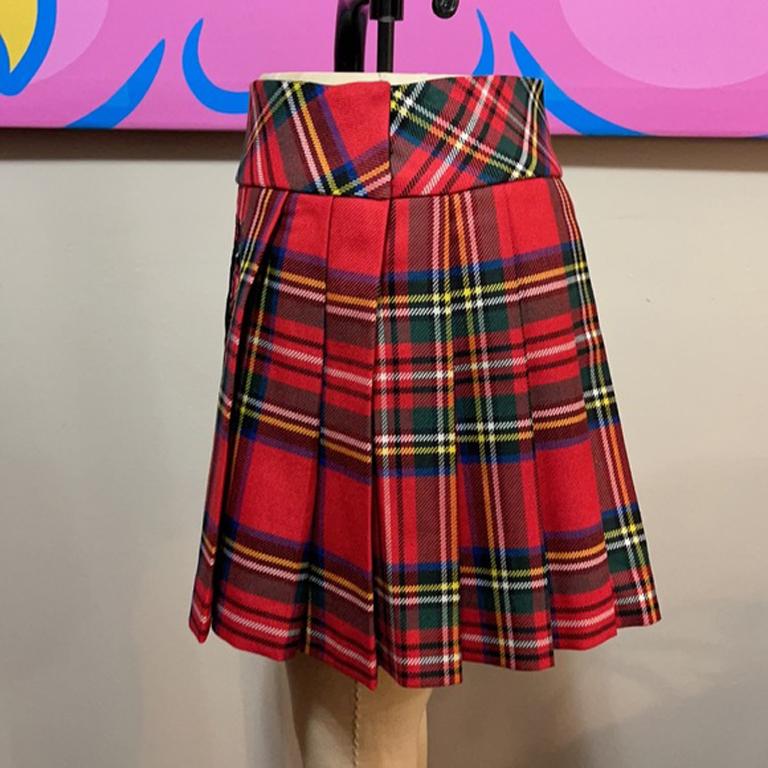Moschino Mini falda de terciopelo negro a cuadros de corazón NWT en venta 1