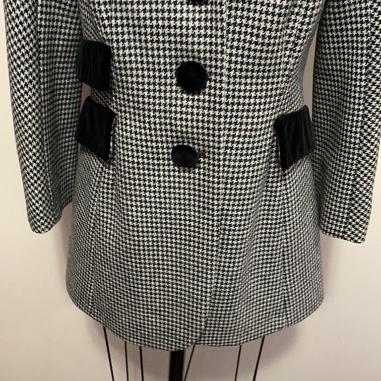 Moschino Black White Houndstooth Wool Blazer In Good Condition For Sale In Los Angeles, CA