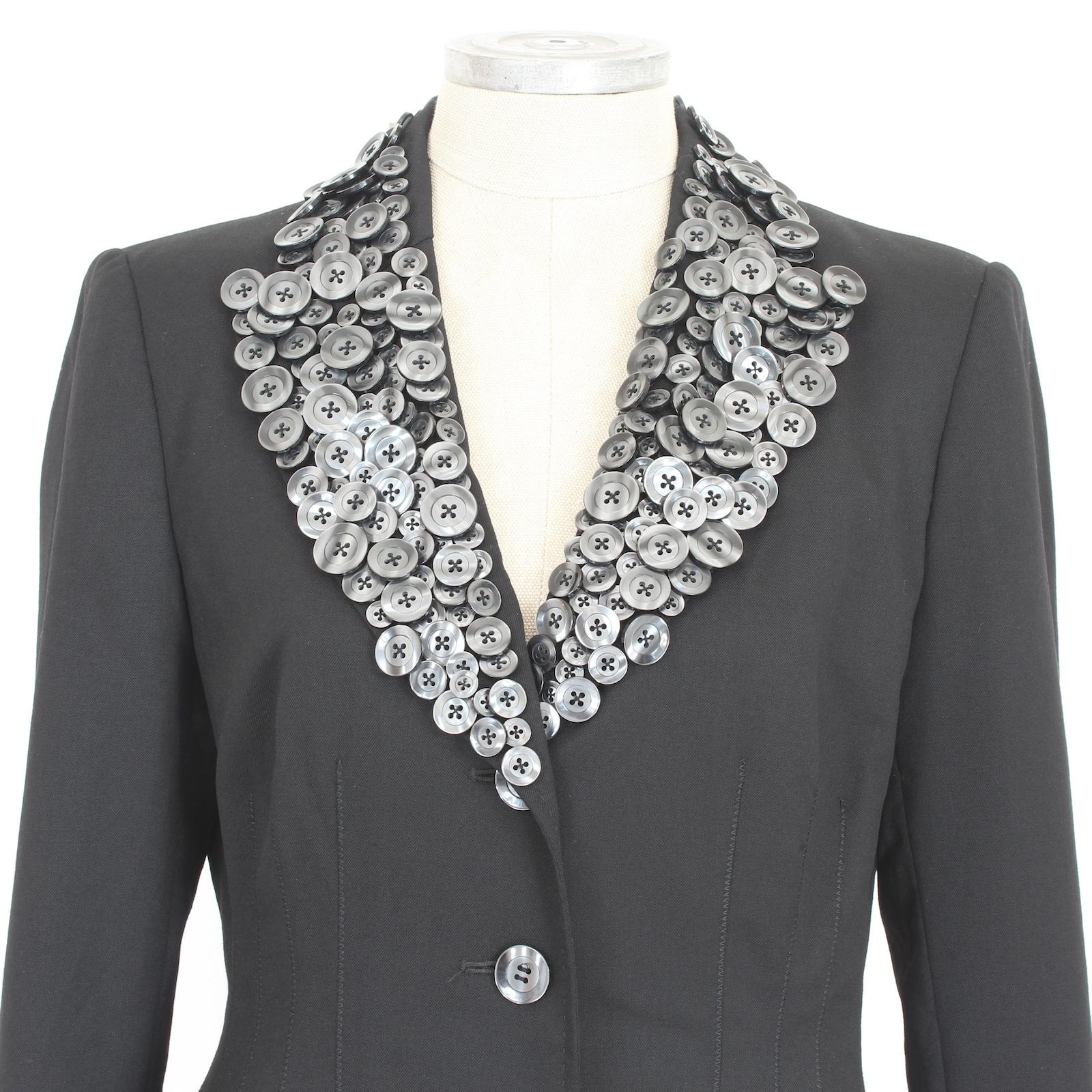 Moschino Cheap and Chic vintage 90s fitted jacket. Black colour, particular reverse covered with black mother-of-pearl buttons. Fabric 99% wool, 1% other fibres. Made in Italy.

Size: 44 IT 10 US 12 UK

Shoulder: 44 cm
Bust/Chest: 46 cm
Waist: 41