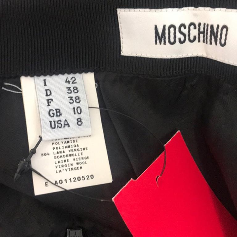 Moschino Schwarzer Anzug aus Wollkrepp mit silbernen Ketten im Angebot 5