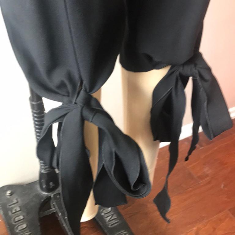 Moschino Black Wool Knee Length Pants In Fair Condition For Sale In Los Angeles, CA